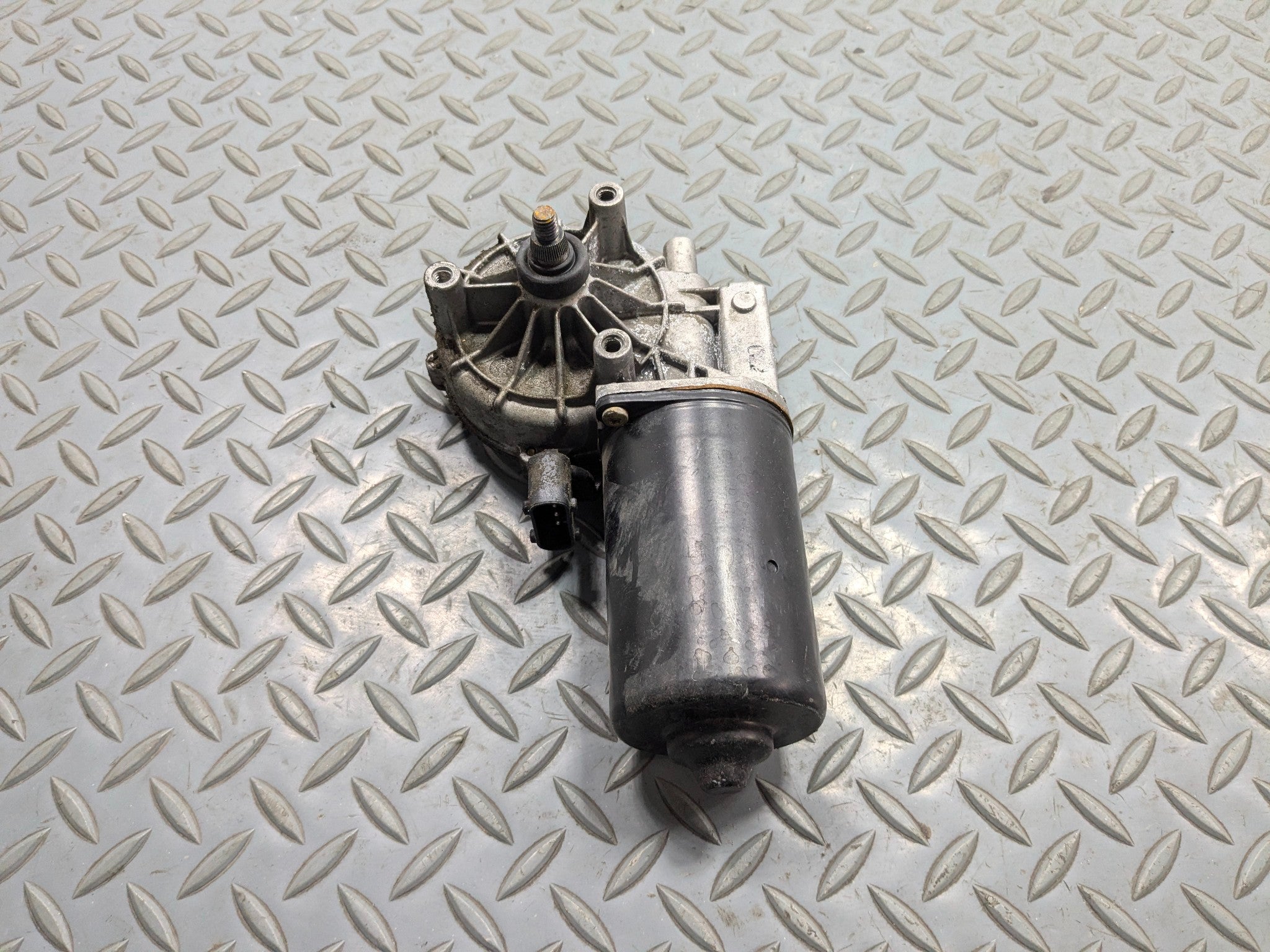 03 - 05 LAND ROVER RANGE ROVER OEM WINDSHIELD WIPER WASHER TRANSMISSION MOTOR