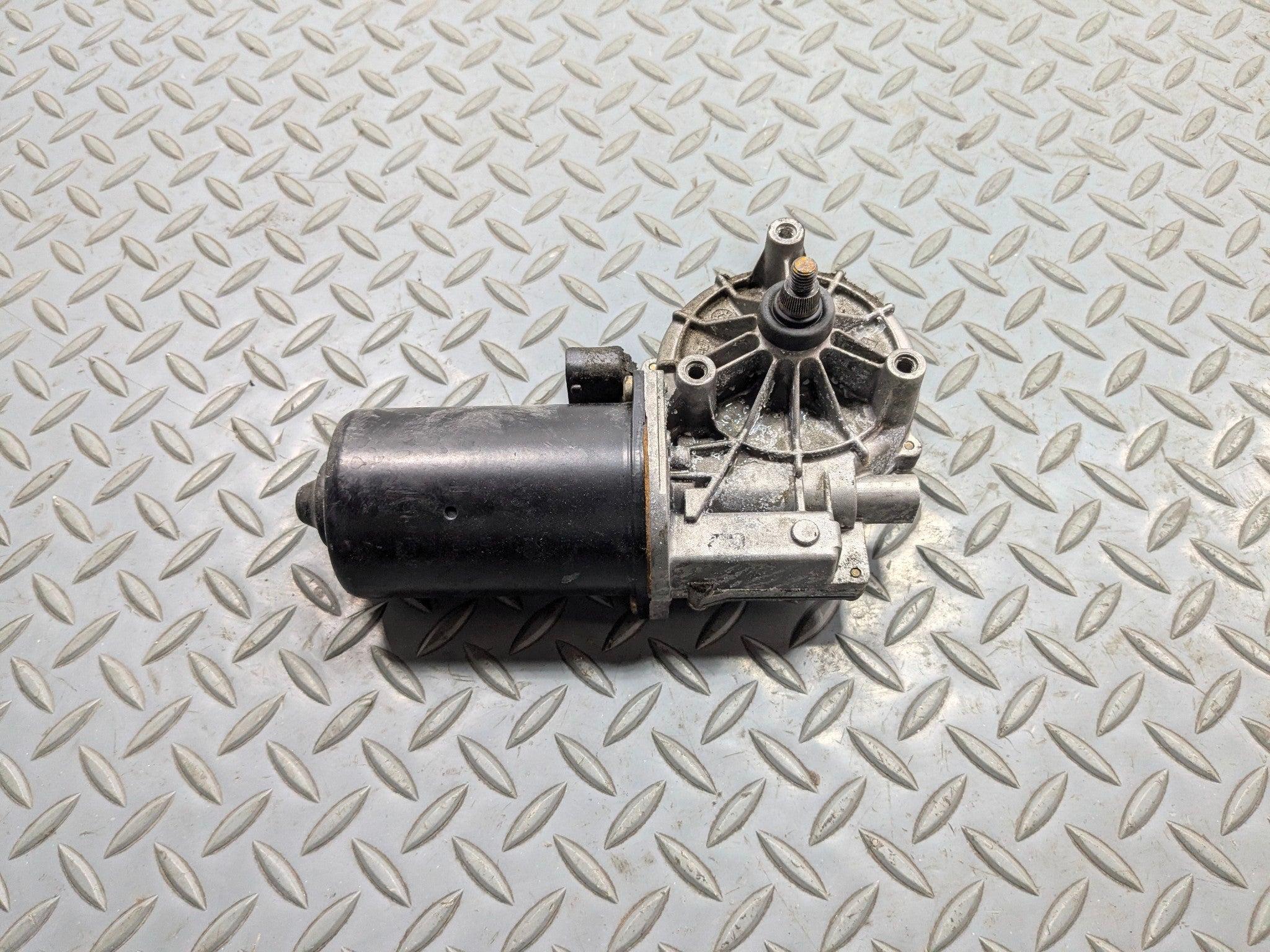 03 - 05 LAND ROVER RANGE ROVER OEM WINDSHIELD WIPER WASHER TRANSMISSION MOTOR