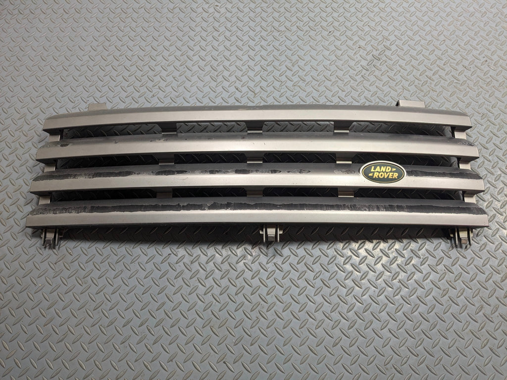 2003 - 2005 LAND ROVER RANGE ROVER OEM GRILLE TRIM PANEL ASSEMBLY FRONT CENTER