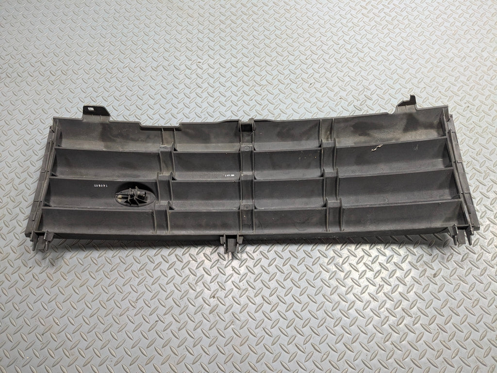 2003 - 2005 LAND ROVER RANGE ROVER OEM GRILLE TRIM PANEL ASSEMBLY FRONT CENTER