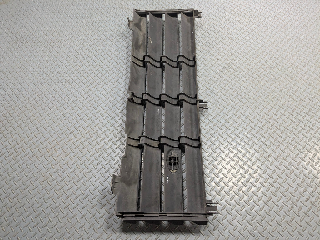 2003 - 2005 LAND ROVER RANGE ROVER OEM GRILLE TRIM PANEL ASSEMBLY FRONT CENTER