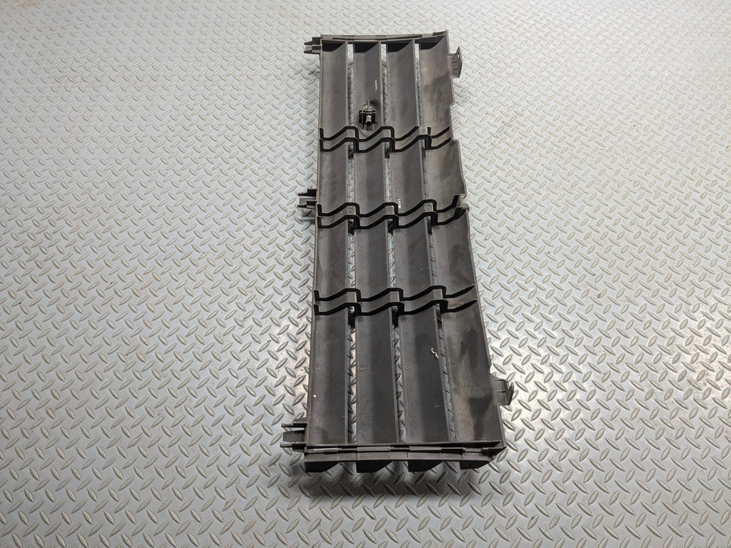 2003 - 2005 LAND ROVER RANGE ROVER OEM GRILLE TRIM PANEL ASSEMBLY FRONT CENTER