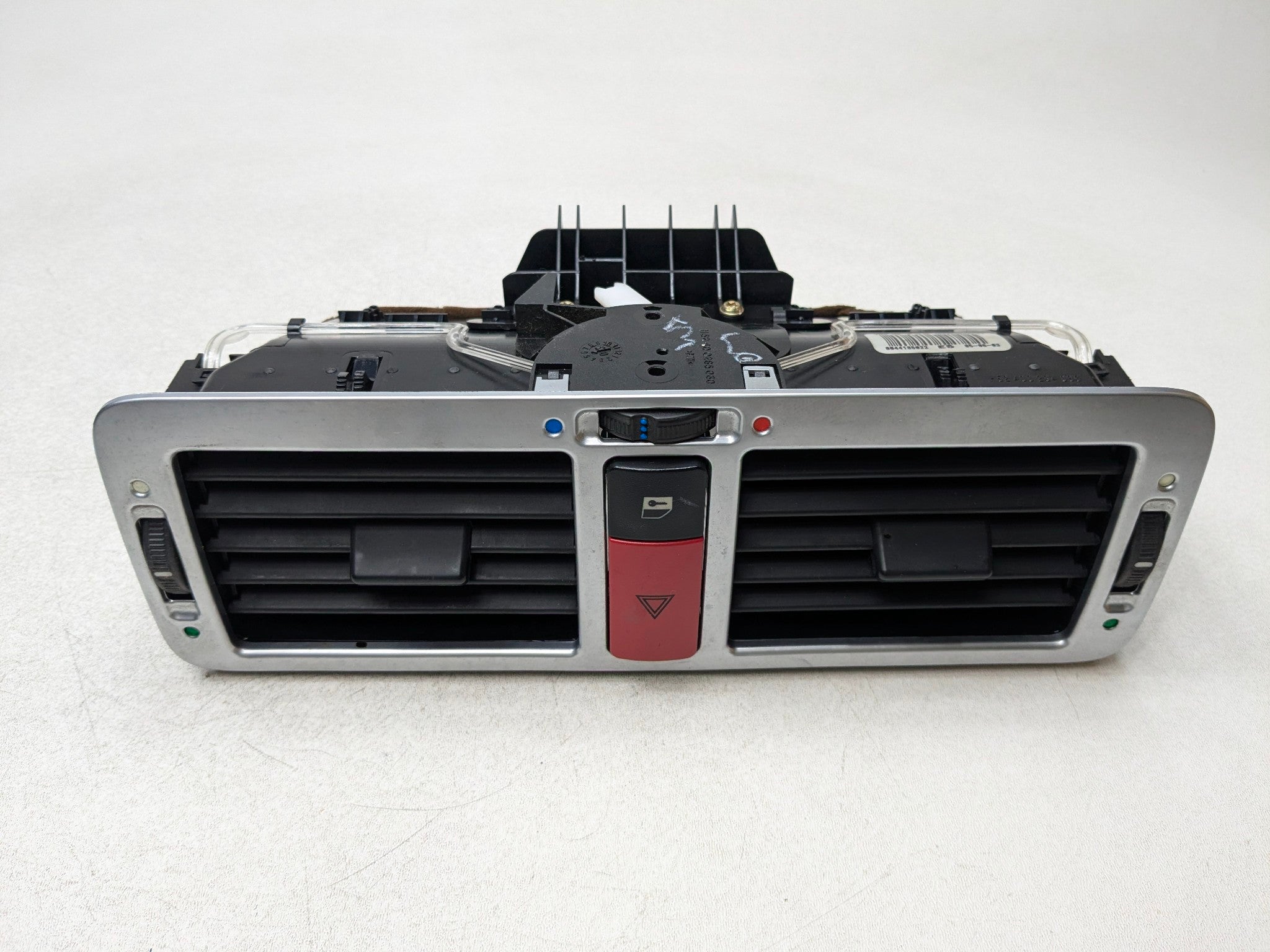 03 - 05 LAND ROVER RANGE ROVER OEM AC HEATER AIR VENT CENTER DASH WITH SWITCH