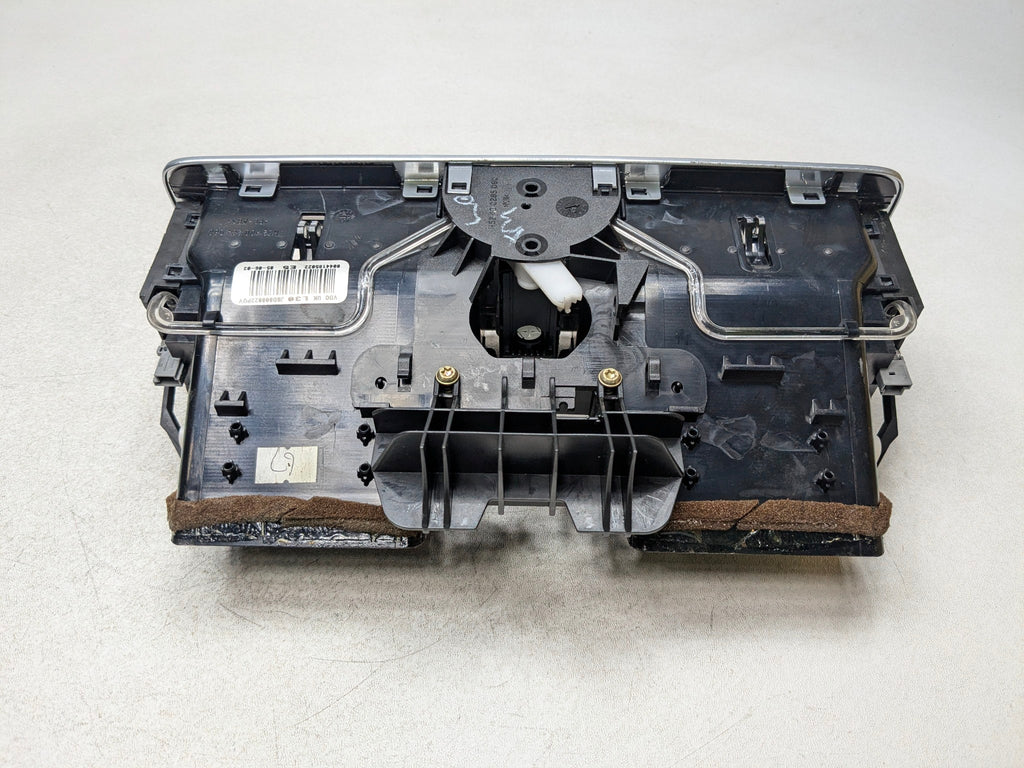 03 - 05 LAND ROVER RANGE ROVER OEM AC HEATER AIR VENT CENTER DASH WITH SWITCH