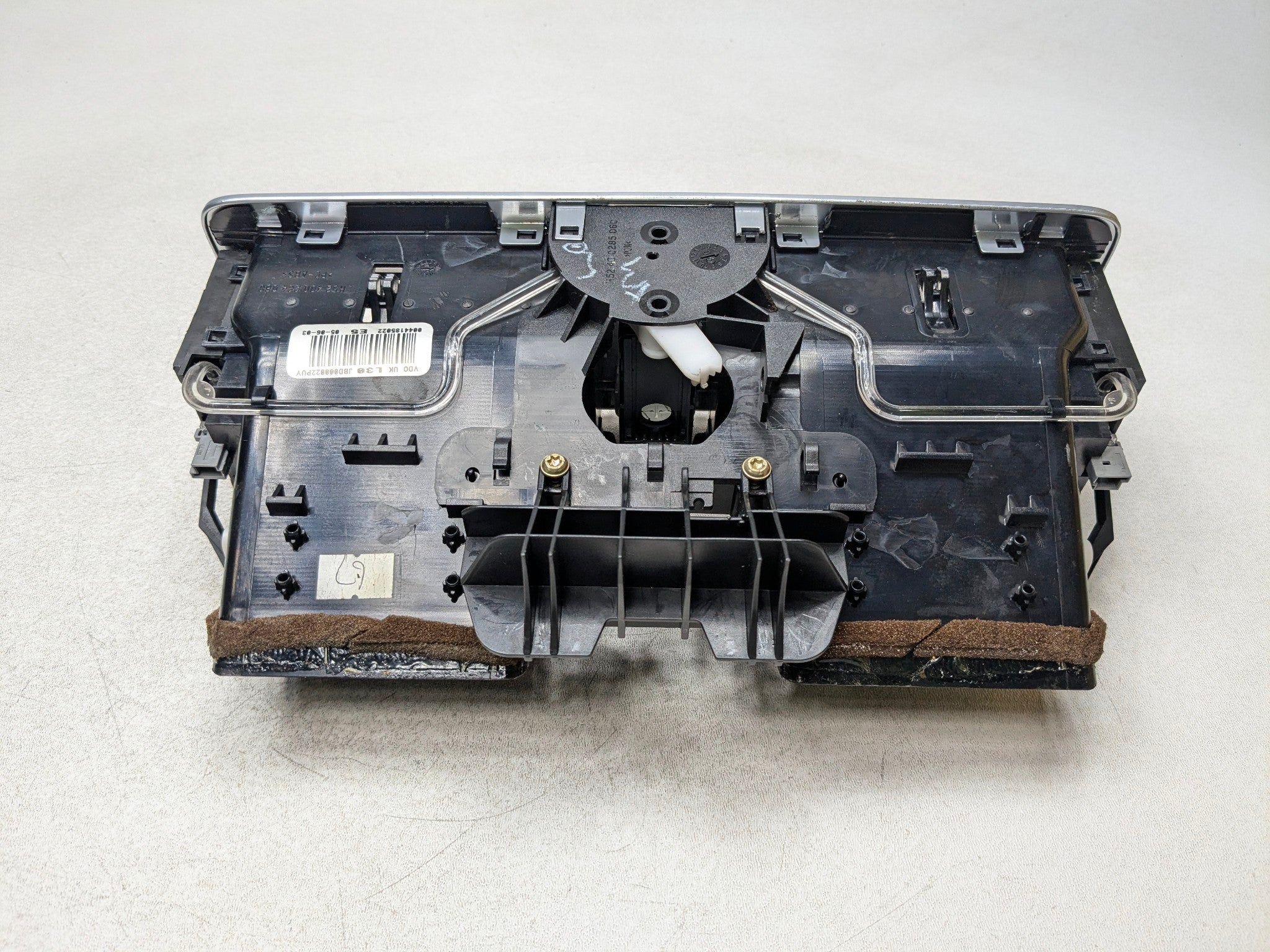 03 - 05 LAND ROVER RANGE ROVER OEM AC HEATER AIR VENT CENTER DASH WITH SWITCH