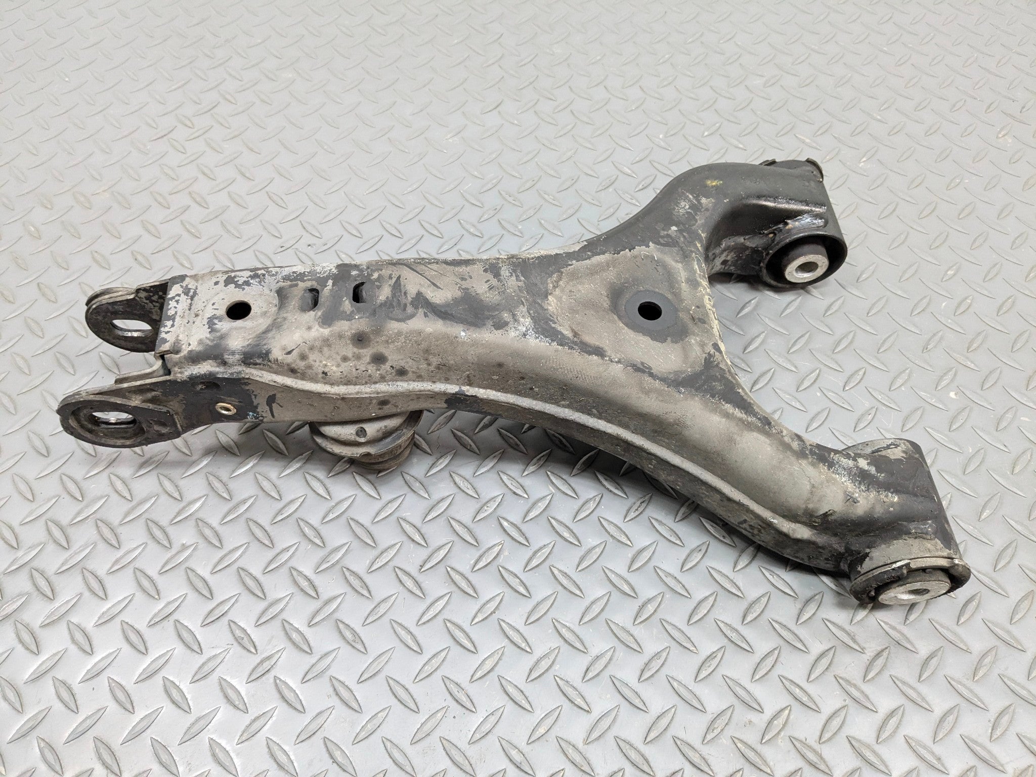 03 - 05 LAND ROVER RANGE ROVER OEM UPPER CONTROL ARM REAR RIGHT PASSENGER SIDE