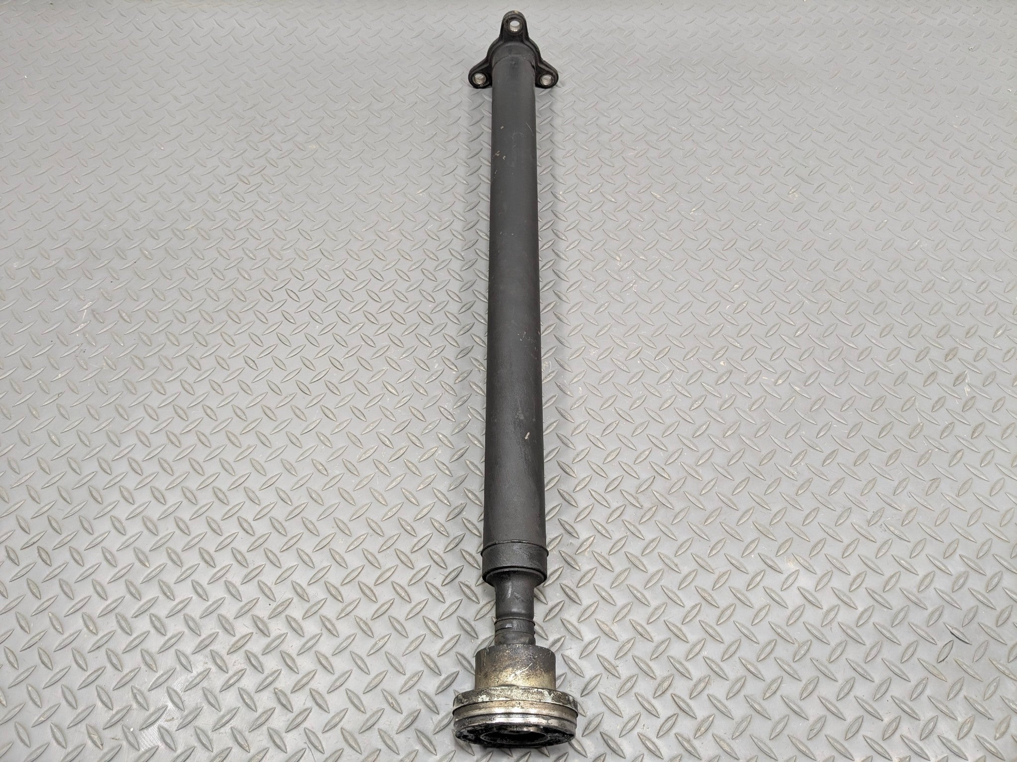 2003 - 2005 LAND ROVER RANGE ROVER OEM DRIVE SHAFT PROPELLOR ASSEMBLY FRONT