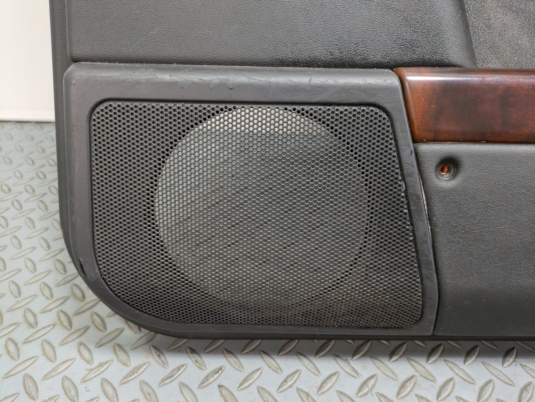 2003 - 2005 LAND ROVER RANGE ROVER OEM INTERIOR DOOR TRIM PANEL FRONT RIGHT SIDE