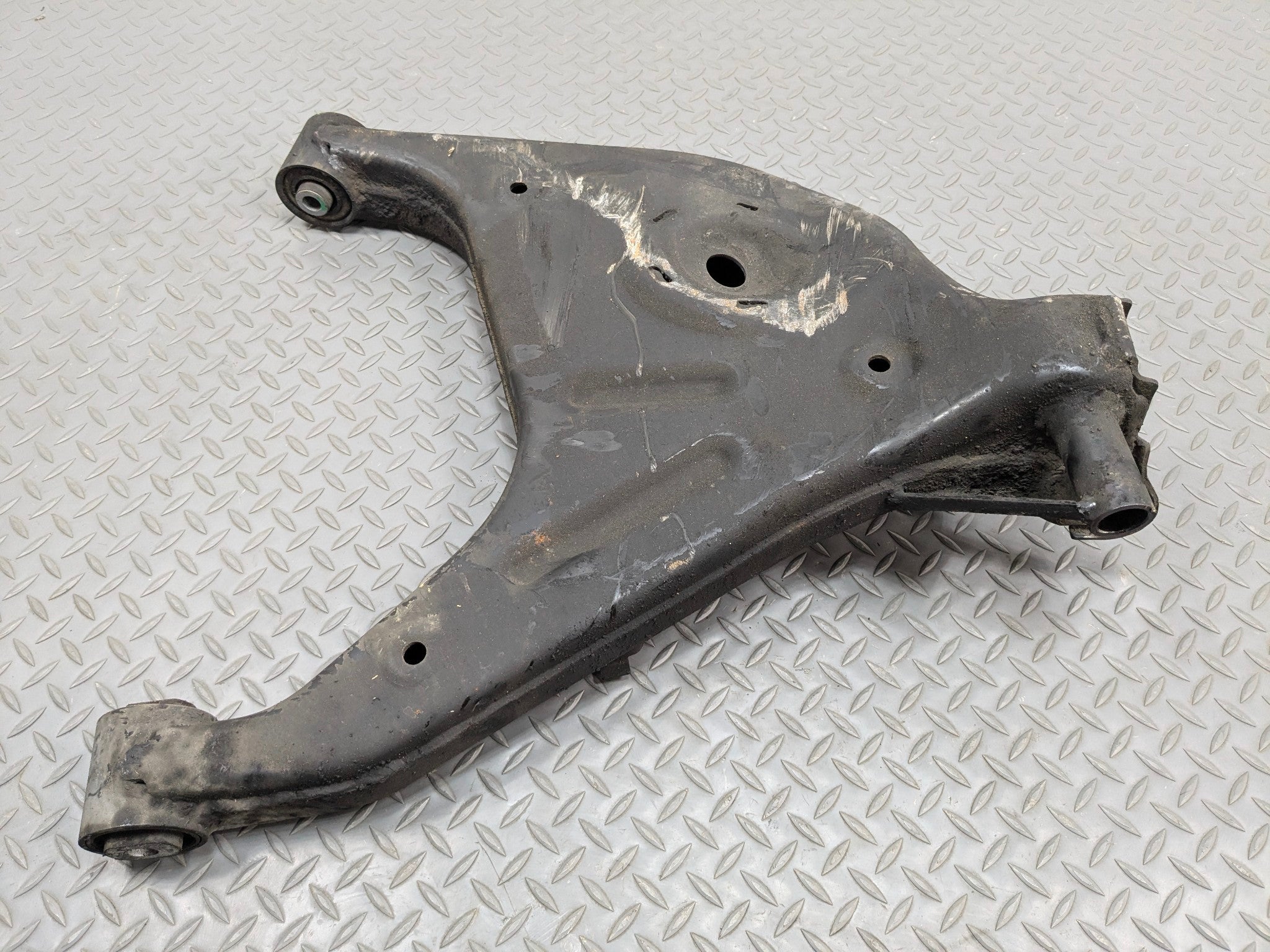 03 - 05 LAND ROVER RANGE ROVER OEM REAR RIGHT PASSENGER SIDE LOWER CONTROL ARM