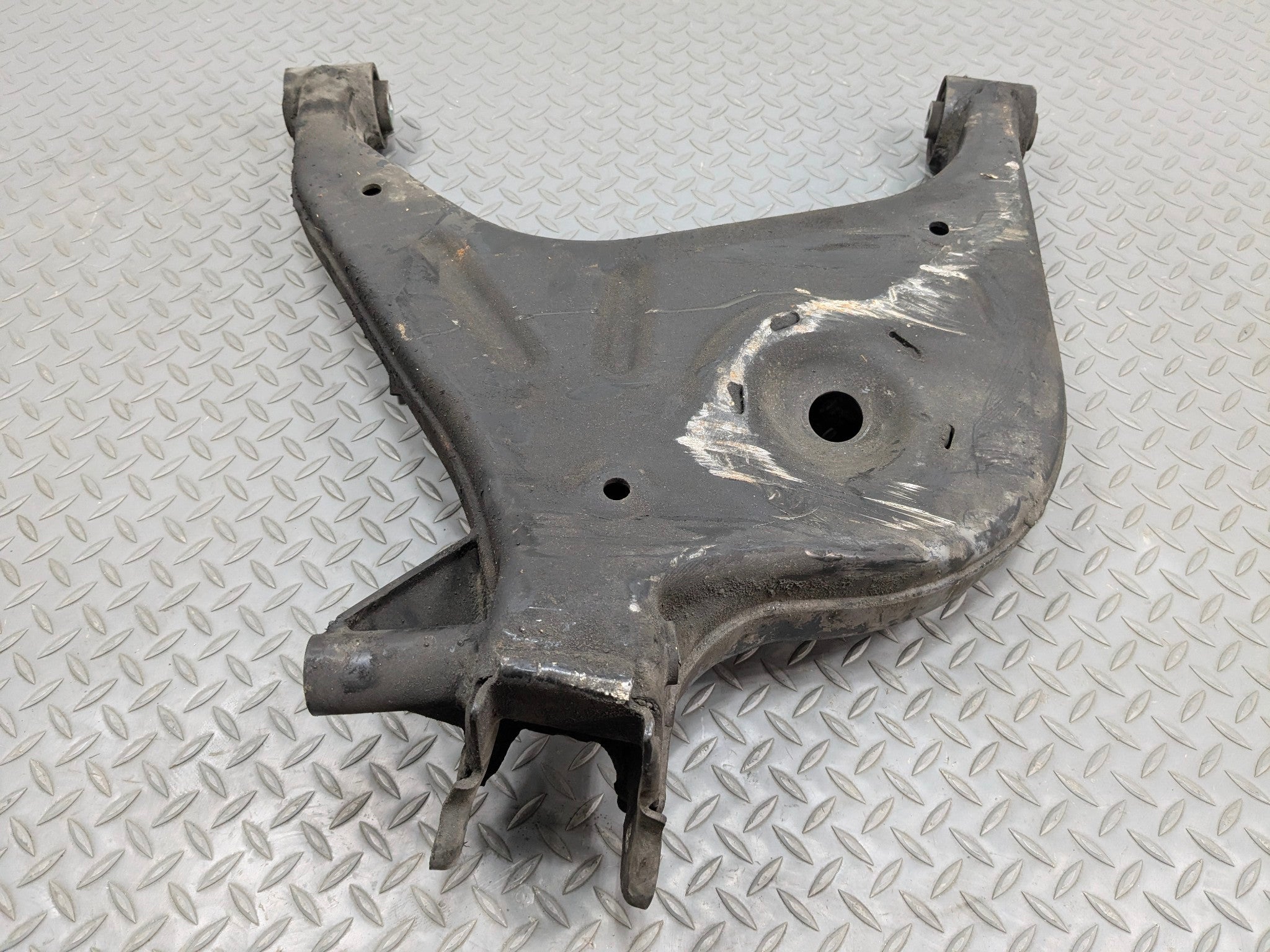 03 - 05 LAND ROVER RANGE ROVER OEM REAR RIGHT PASSENGER SIDE LOWER CONTROL ARM