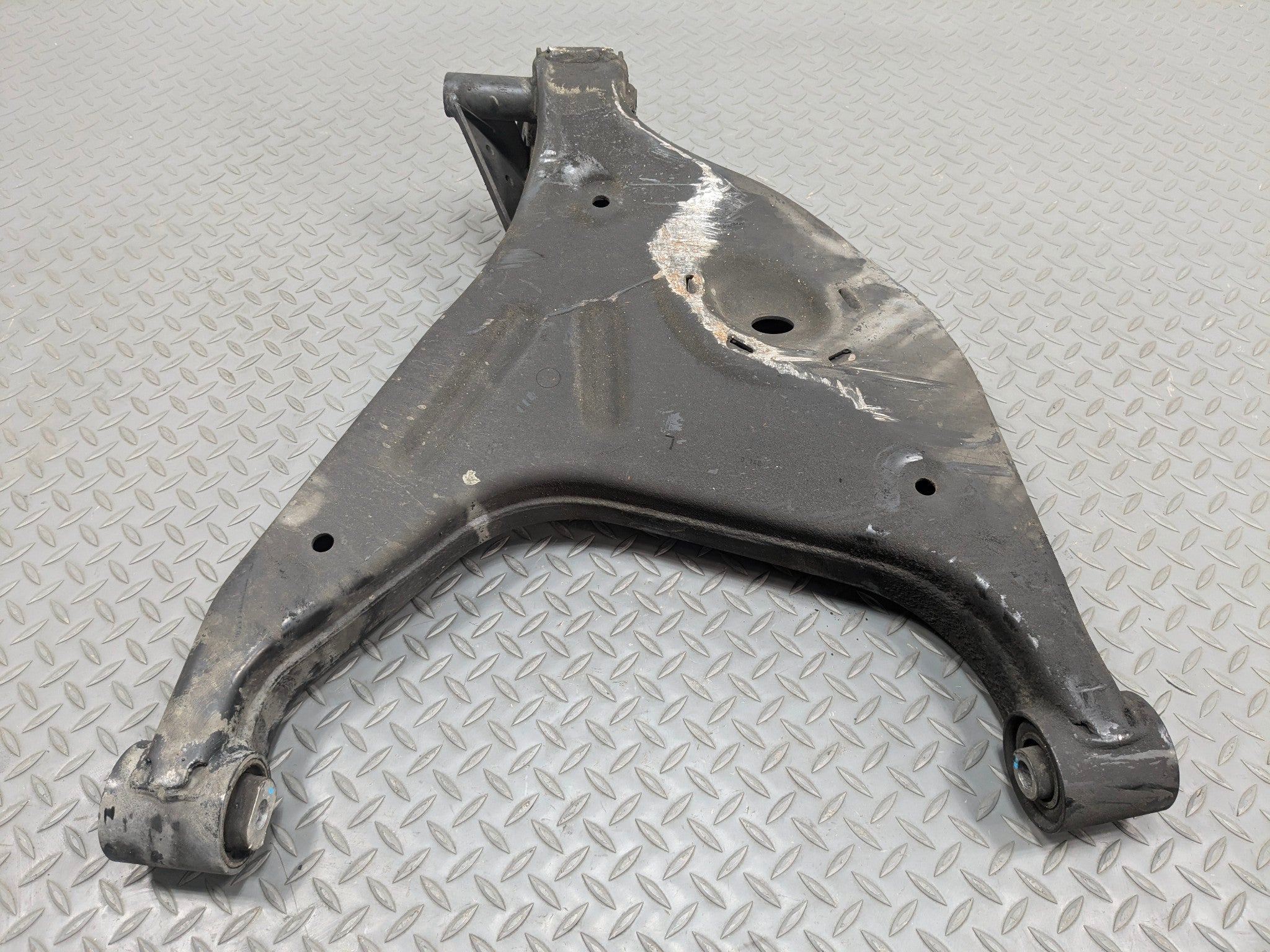 2003 - 2005 LAND ROVER RANGE ROVER OEM LOWER CONTROL ARM REAR LEFT DRIVER SIDE