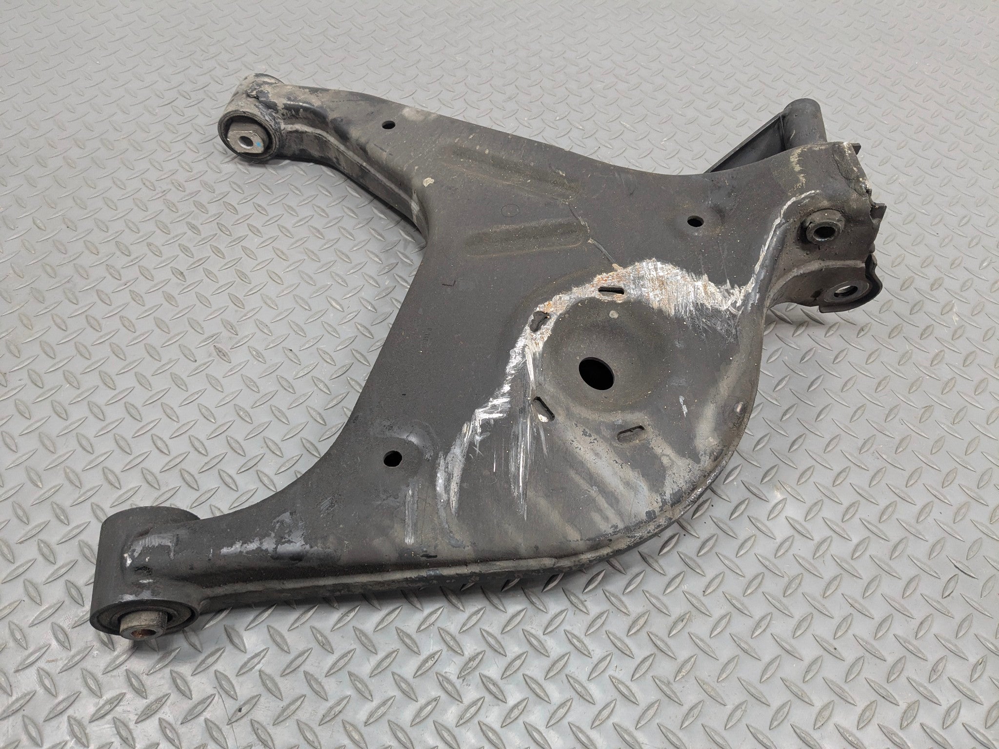 2003 - 2005 LAND ROVER RANGE ROVER OEM LOWER CONTROL ARM REAR LEFT DRIVER SIDE