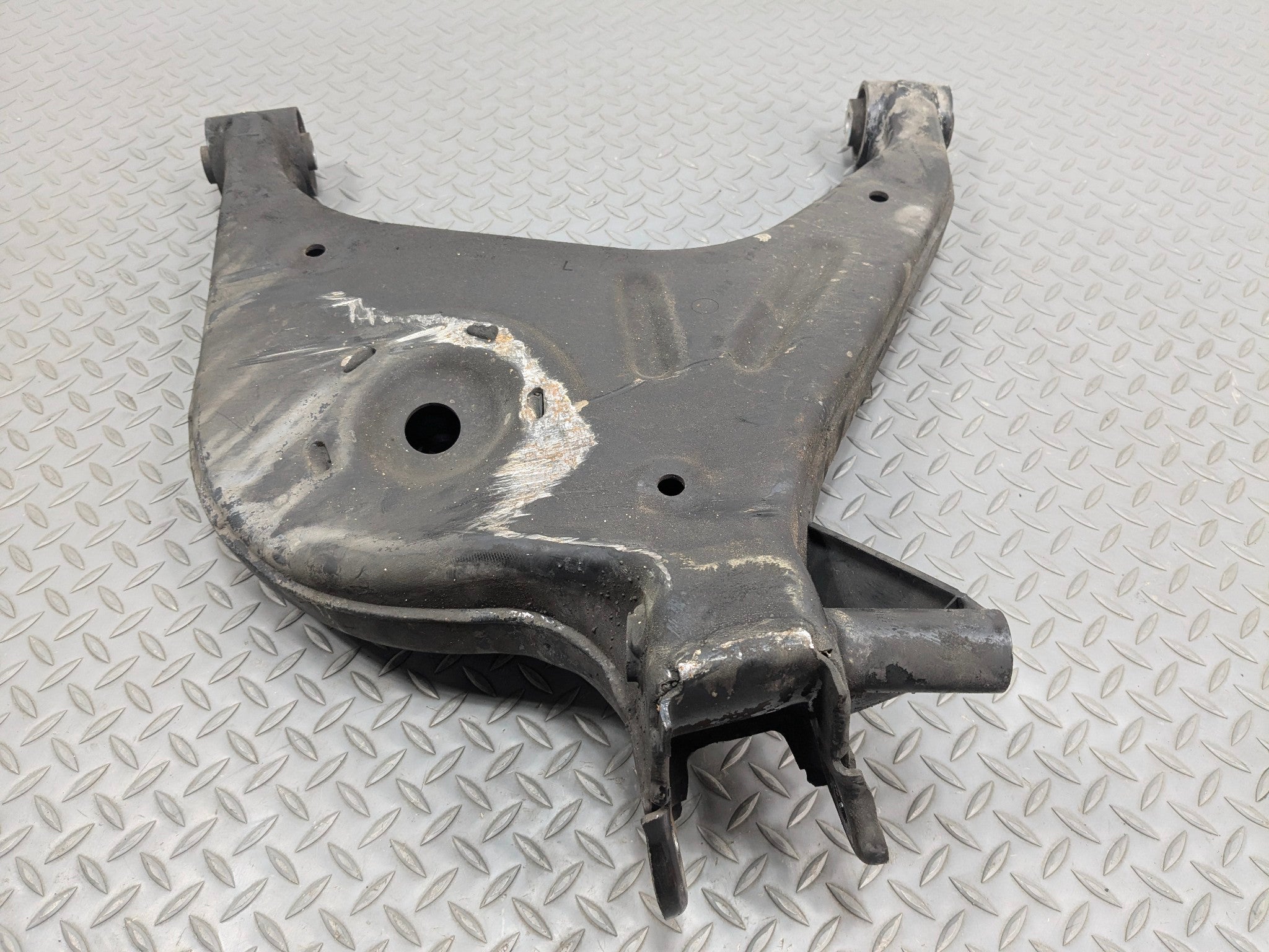 2003 - 2005 LAND ROVER RANGE ROVER OEM LOWER CONTROL ARM REAR LEFT DRIVER SIDE