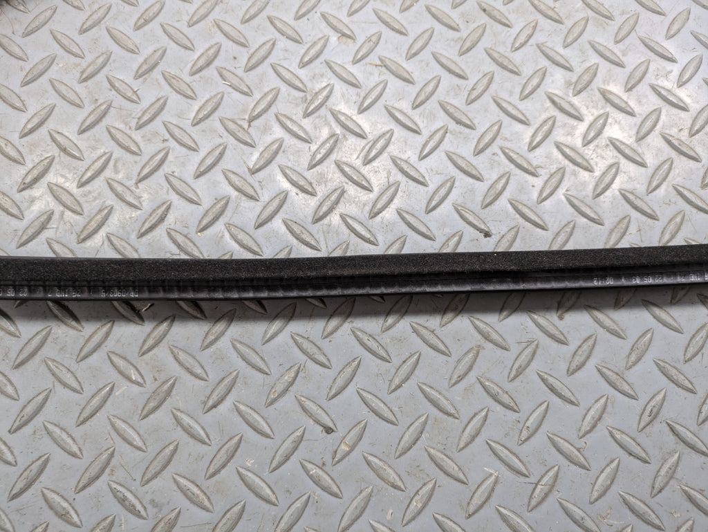 03 - 05 LAND ROVER RANGE ROVER OEM DOOR SEAL WEATHER STRIPPING FRONT RIGHT SIDE