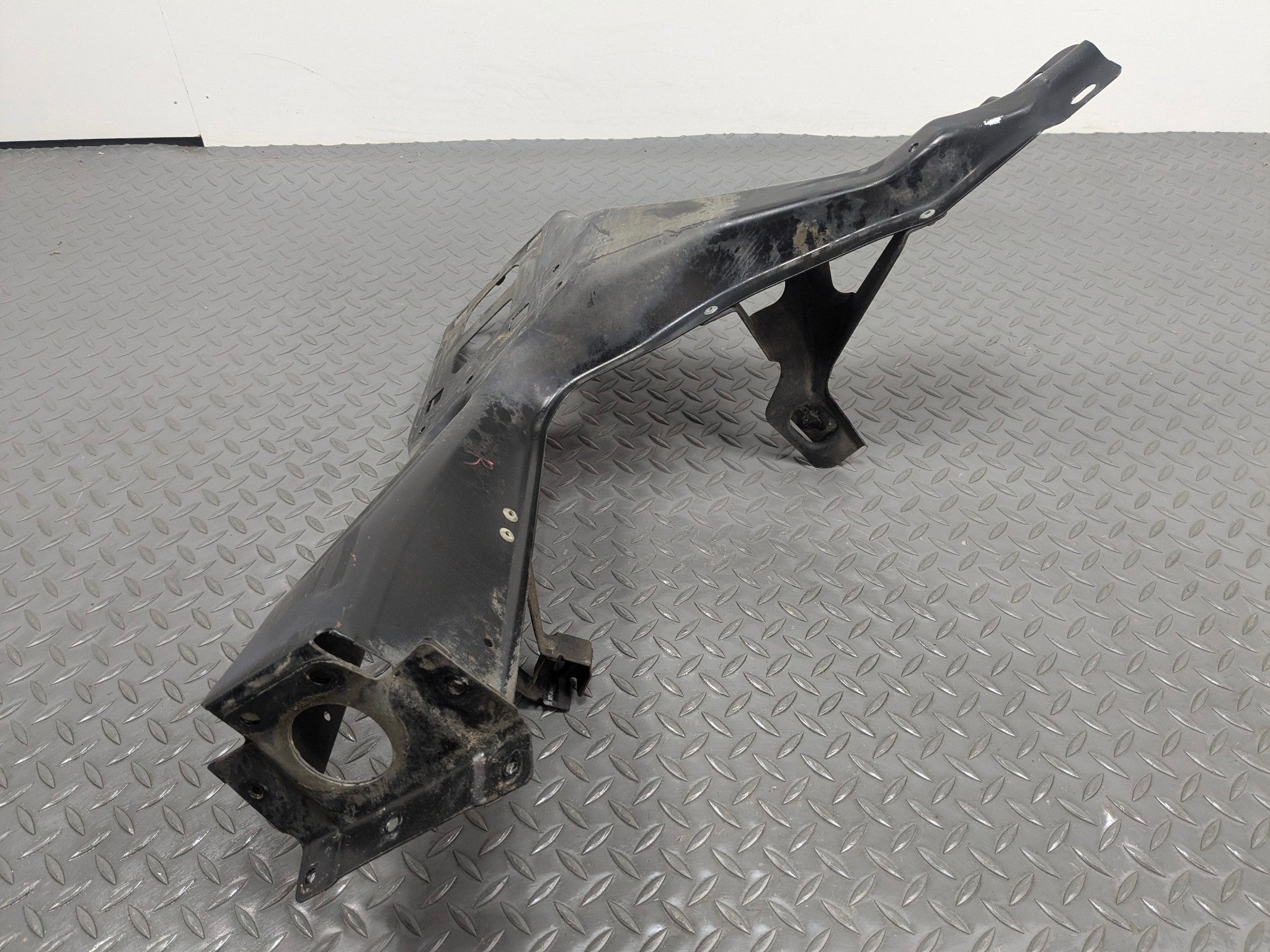 03 - 05 LAND ROVER RANGE ROVER OEM RADIATOR SUPPORT HEADLIGHT BRACKET RIGHT SIDE