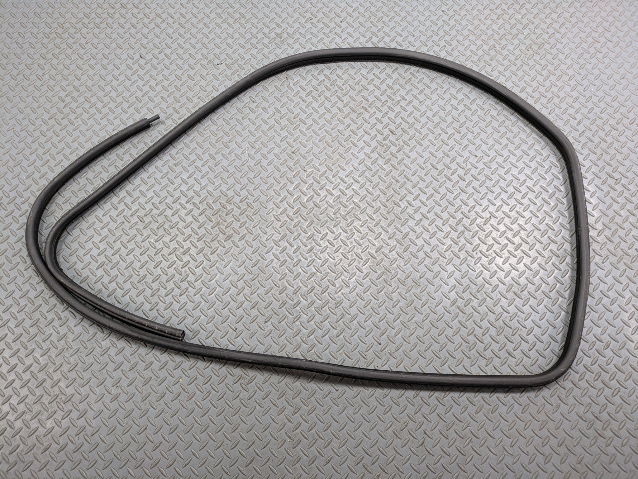 03 - 2005 LAND ROVER RANGE ROVER OEM DOOR SEAL WEATHER STRIPPING FRONT LEFT SIDE