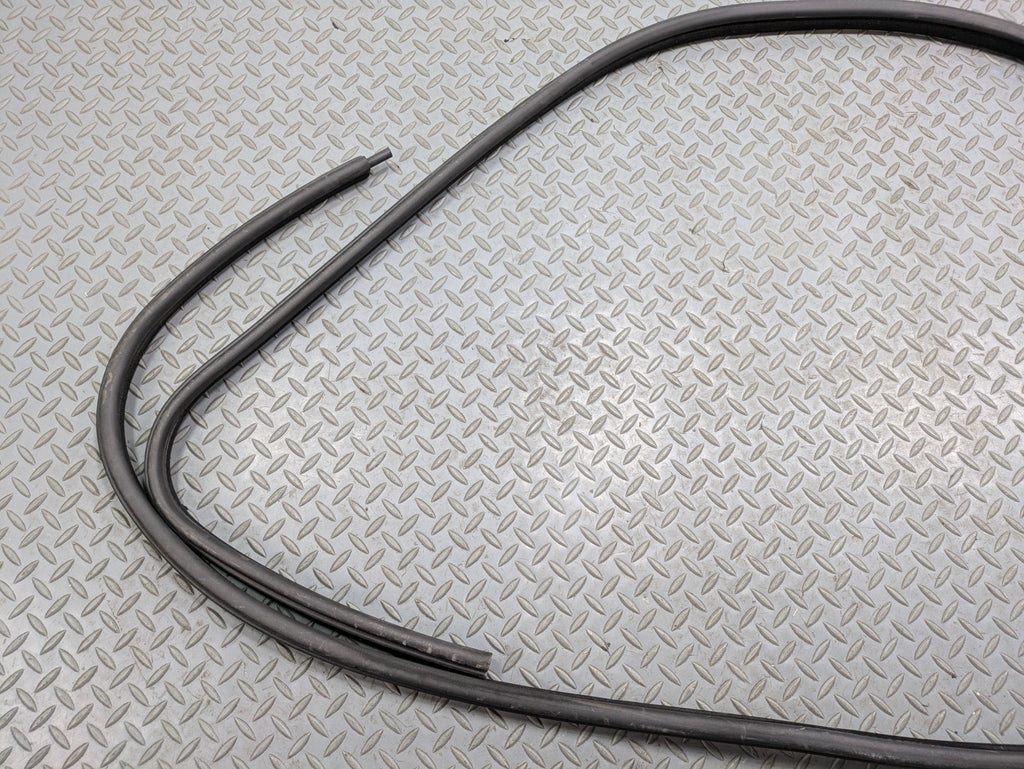 03 - 2005 LAND ROVER RANGE ROVER OEM DOOR SEAL WEATHER STRIPPING FRONT LEFT SIDE