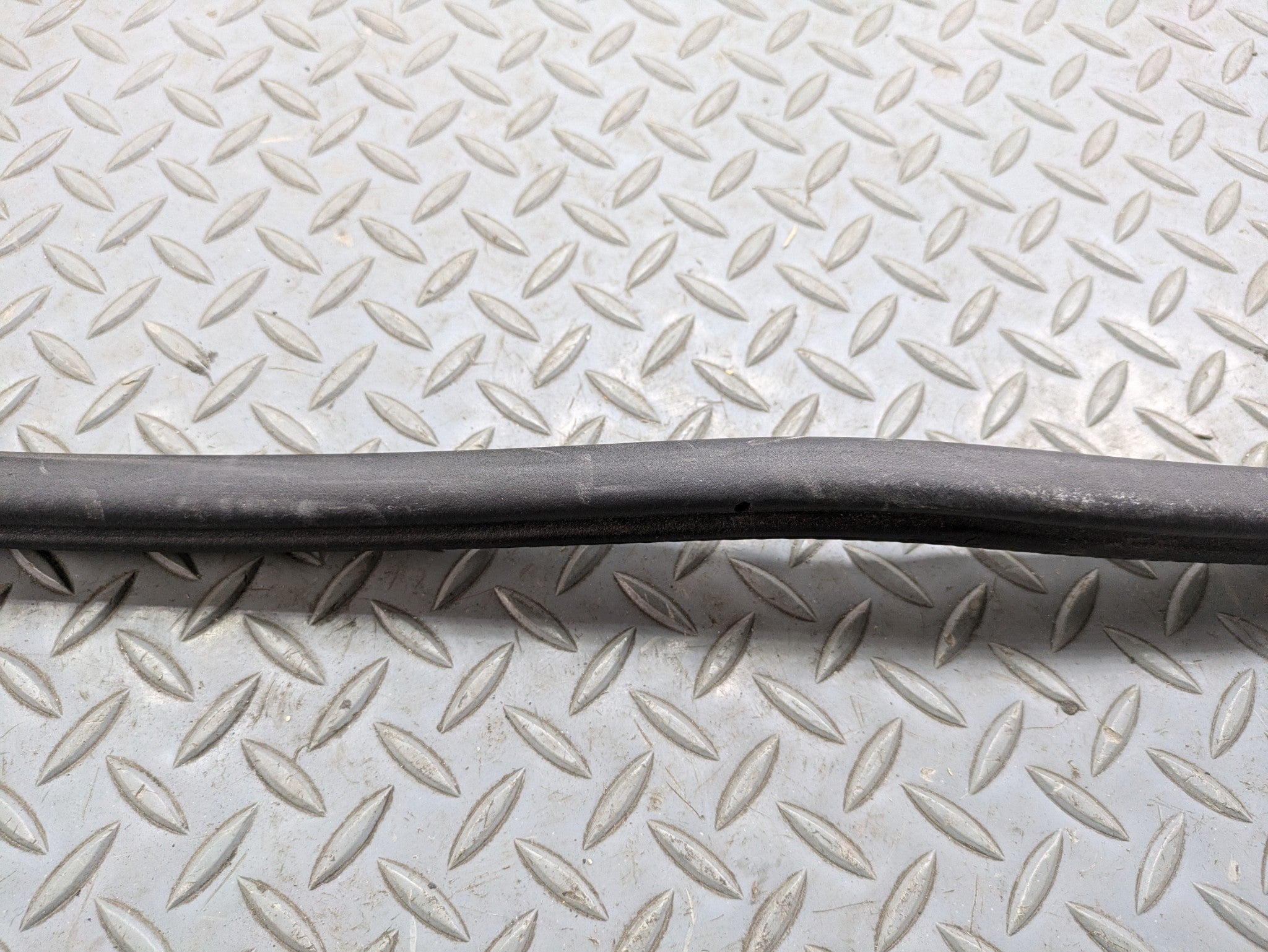 03 - 2005 LAND ROVER RANGE ROVER OEM DOOR SEAL WEATHER STRIPPING FRONT LEFT SIDE