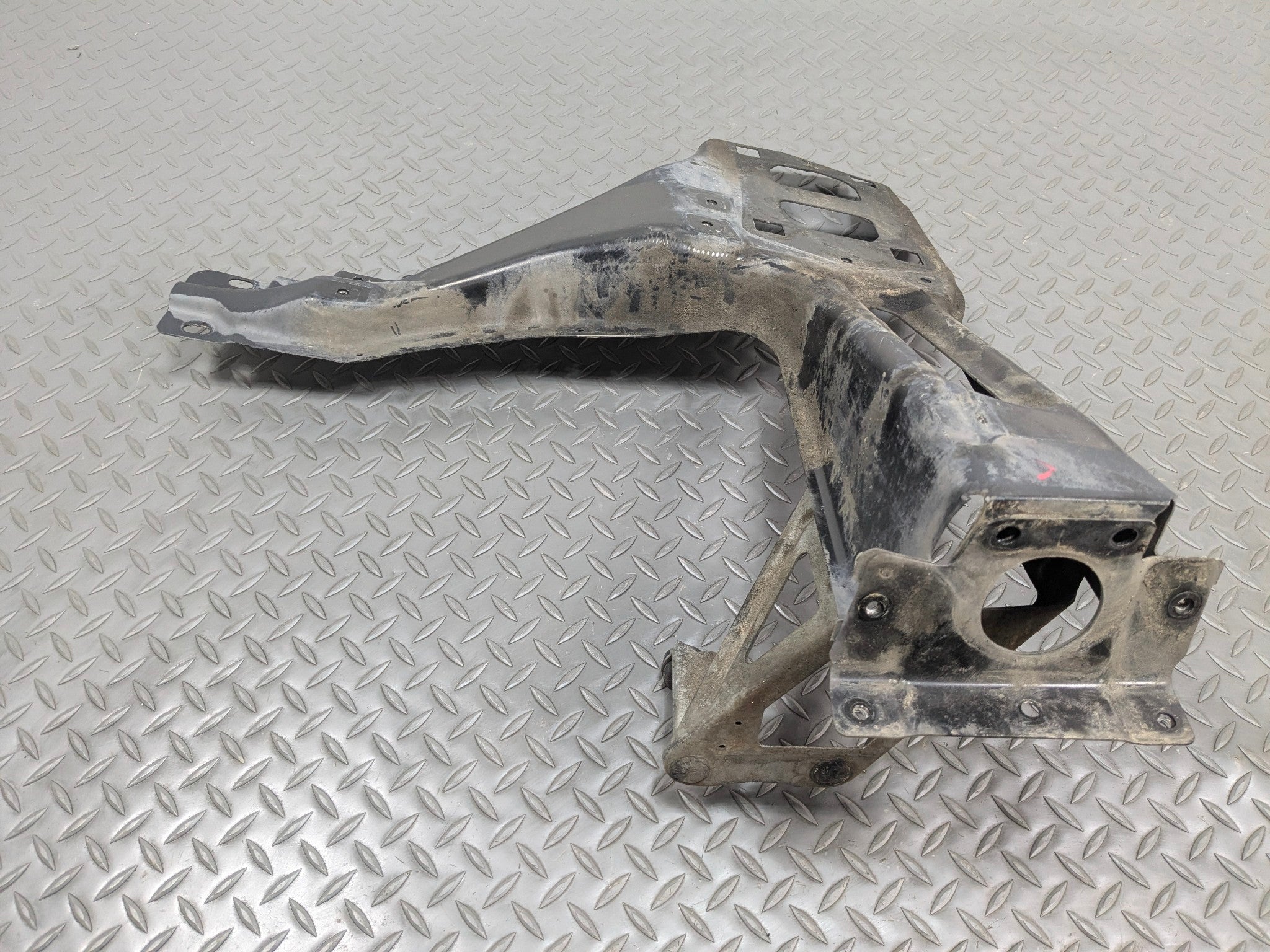 03 - 05 LAND ROVER RANGE ROVER OEM RADIATOR SUPPORT HEADLIGHT BRACKET FRONT LEFT