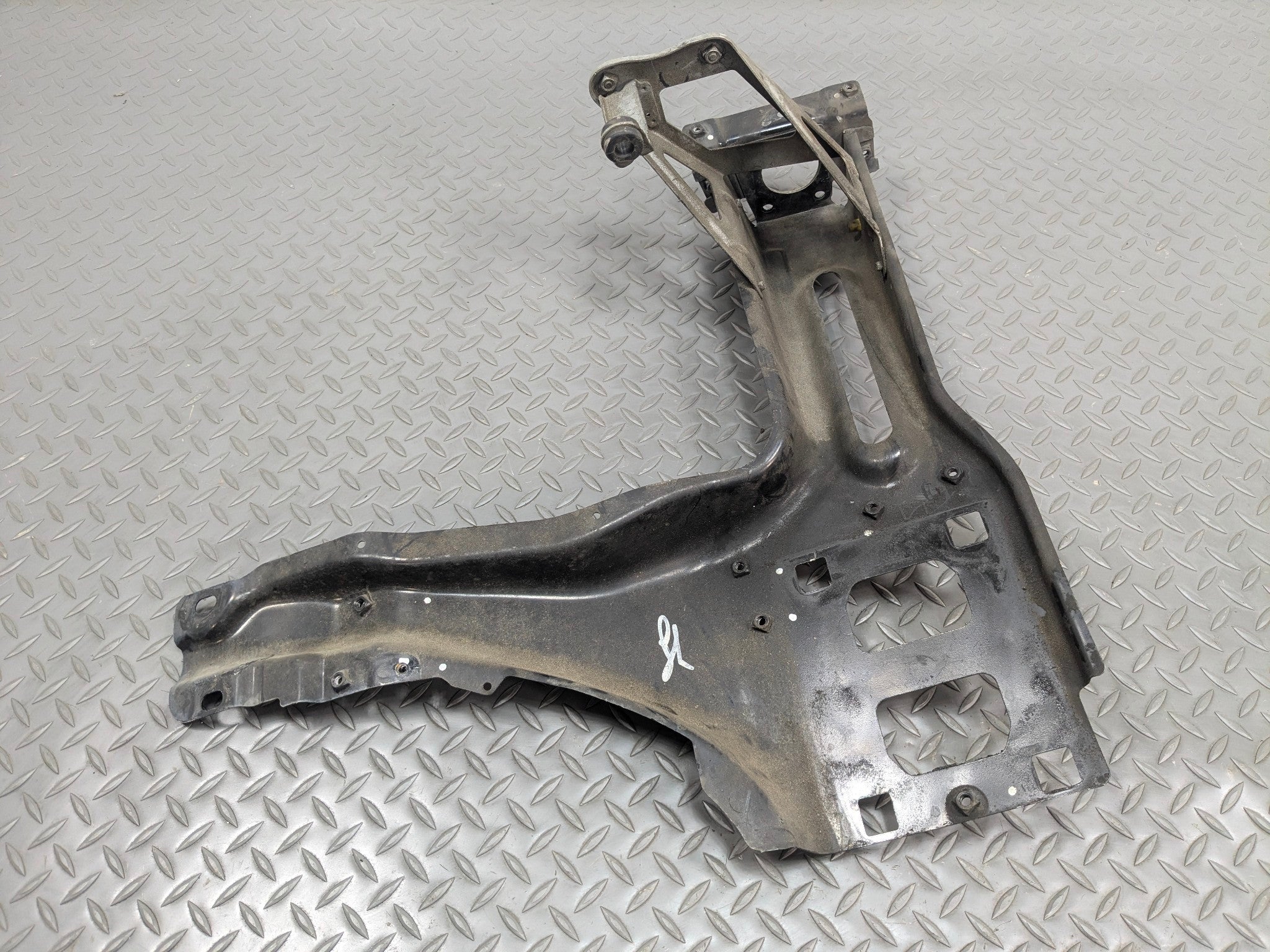 03 - 05 LAND ROVER RANGE ROVER OEM RADIATOR SUPPORT HEADLIGHT BRACKET FRONT LEFT