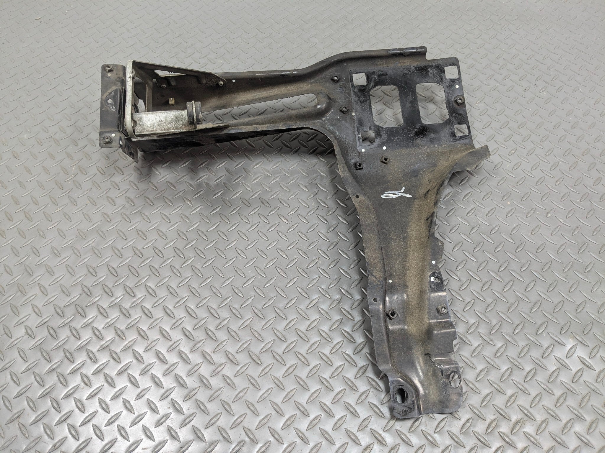 03 - 05 LAND ROVER RANGE ROVER OEM RADIATOR SUPPORT HEADLIGHT BRACKET FRONT LEFT