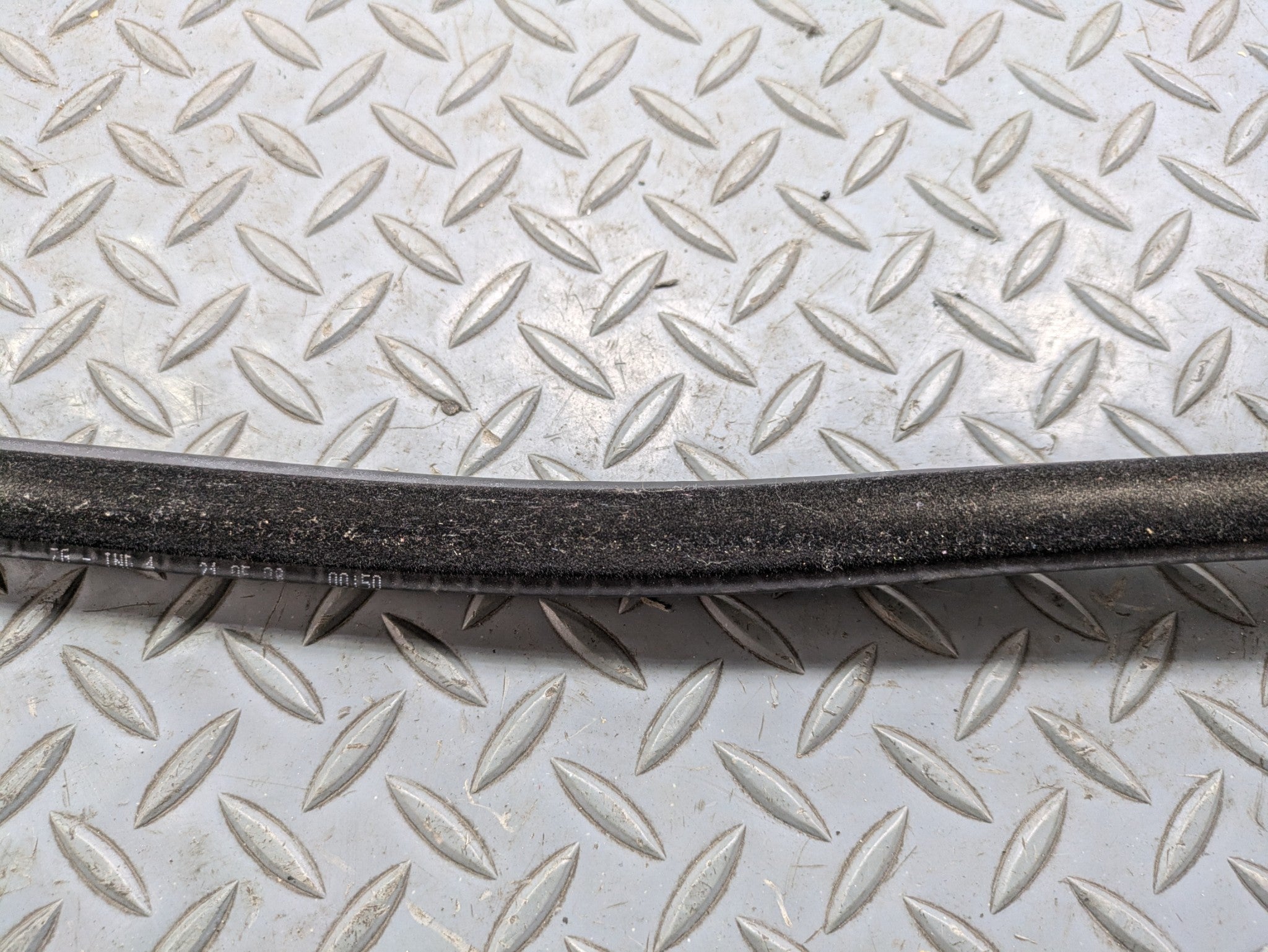 03 - 2005 LAND ROVER RANGE ROVER OEM DOOR SEAL WEATHER STRIPPING REAR LEFT SIDE