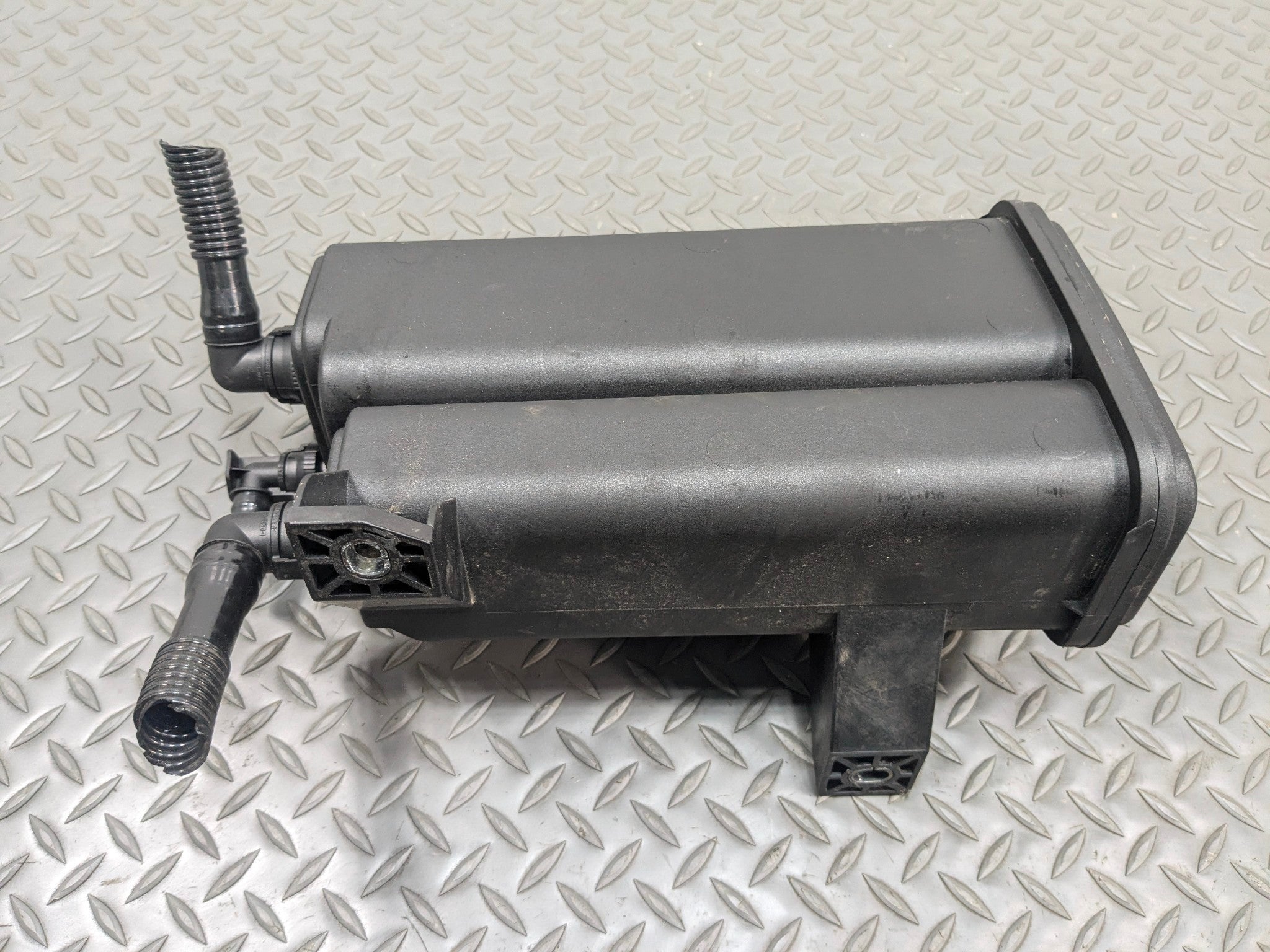 2003 - 2005 LAND ROVER RANGE ROVER OEM FUEL VAPOR EVAPORATOR CHARCOAL CANISTER