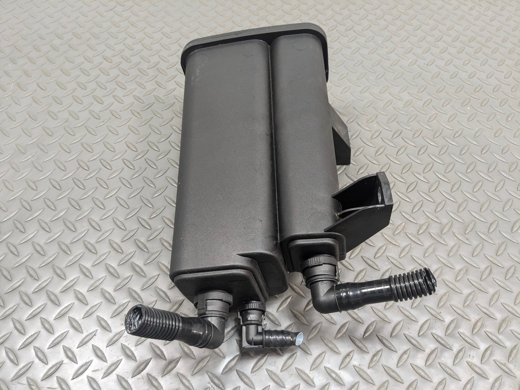 2003 - 2005 LAND ROVER RANGE ROVER OEM FUEL VAPOR EVAPORATOR CHARCOAL CANISTER