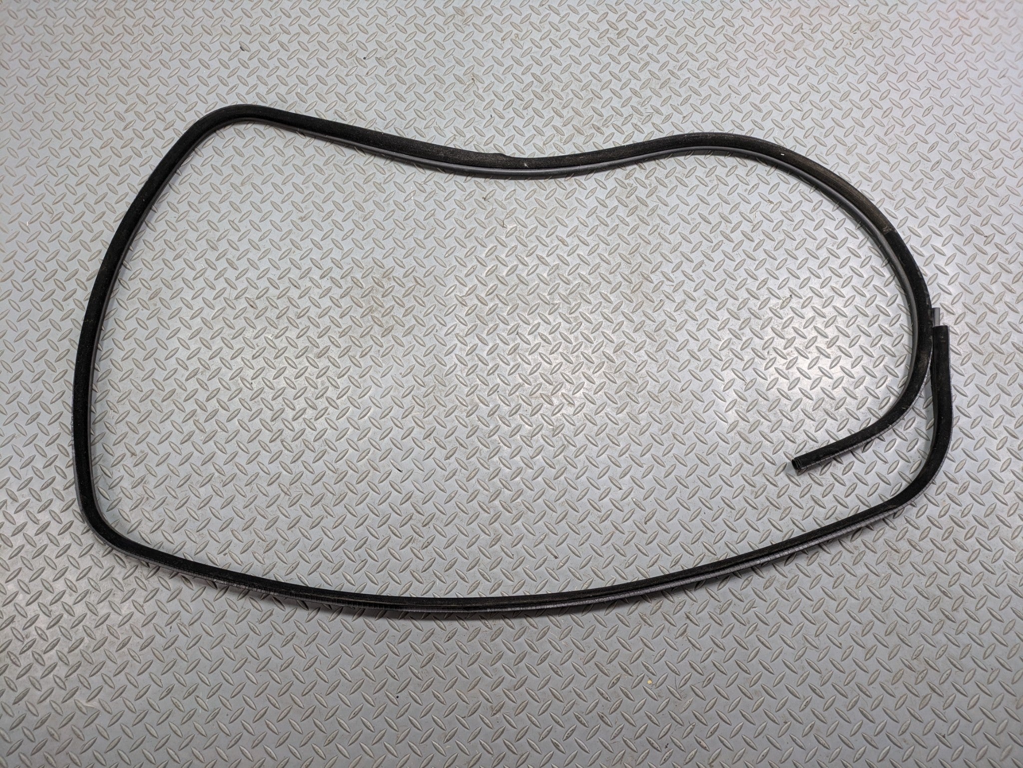 2003 - 2005 LAND ROVER RANGE ROVER OEM DOOR SEAL WEATHER STRIPPING REAR RIGHT