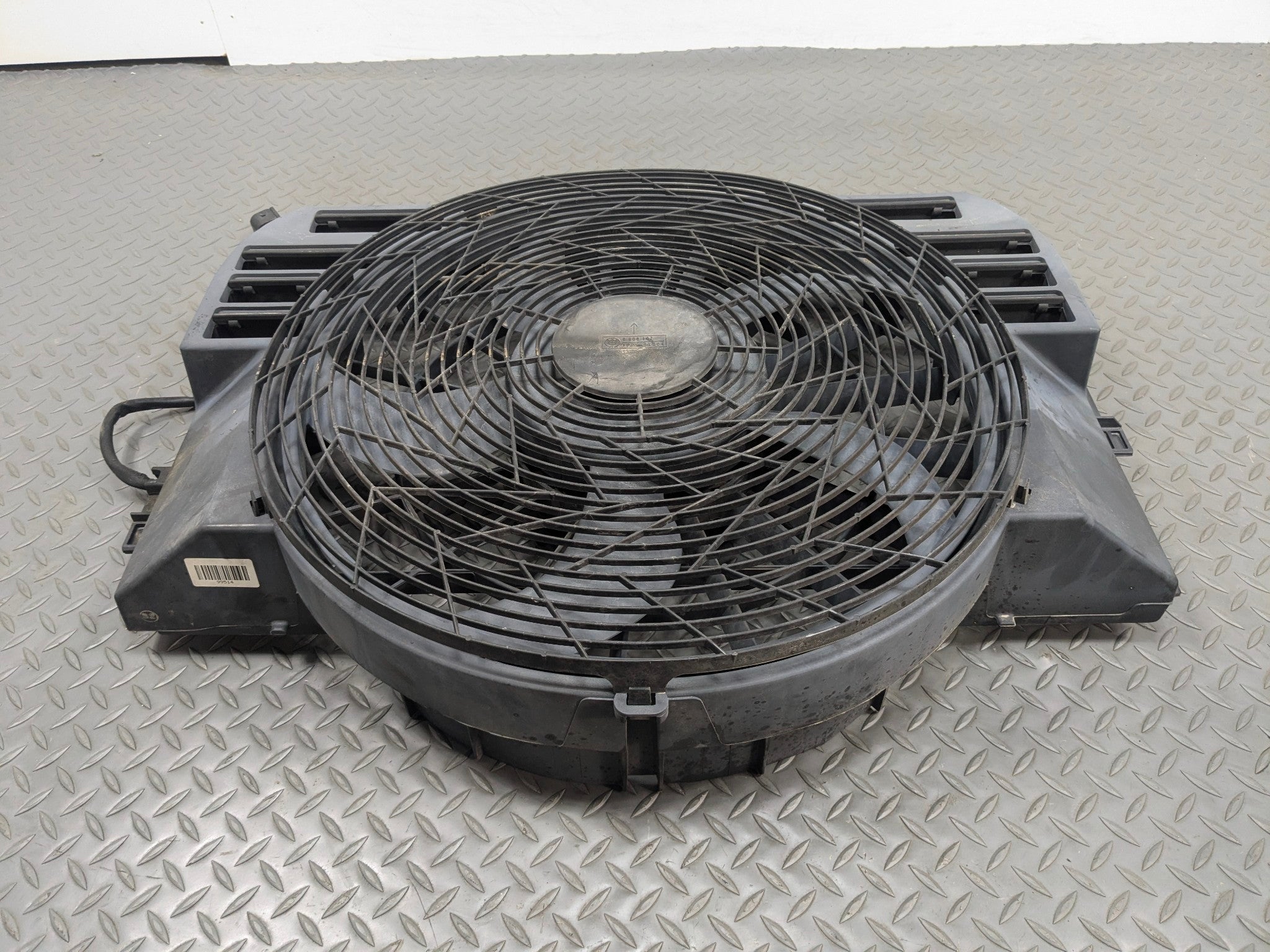 03 - 05 LAND ROVER RANGE ROVER OEM ELECTRIC COOLING MOTOR FAN BLADE WITH SHROUD