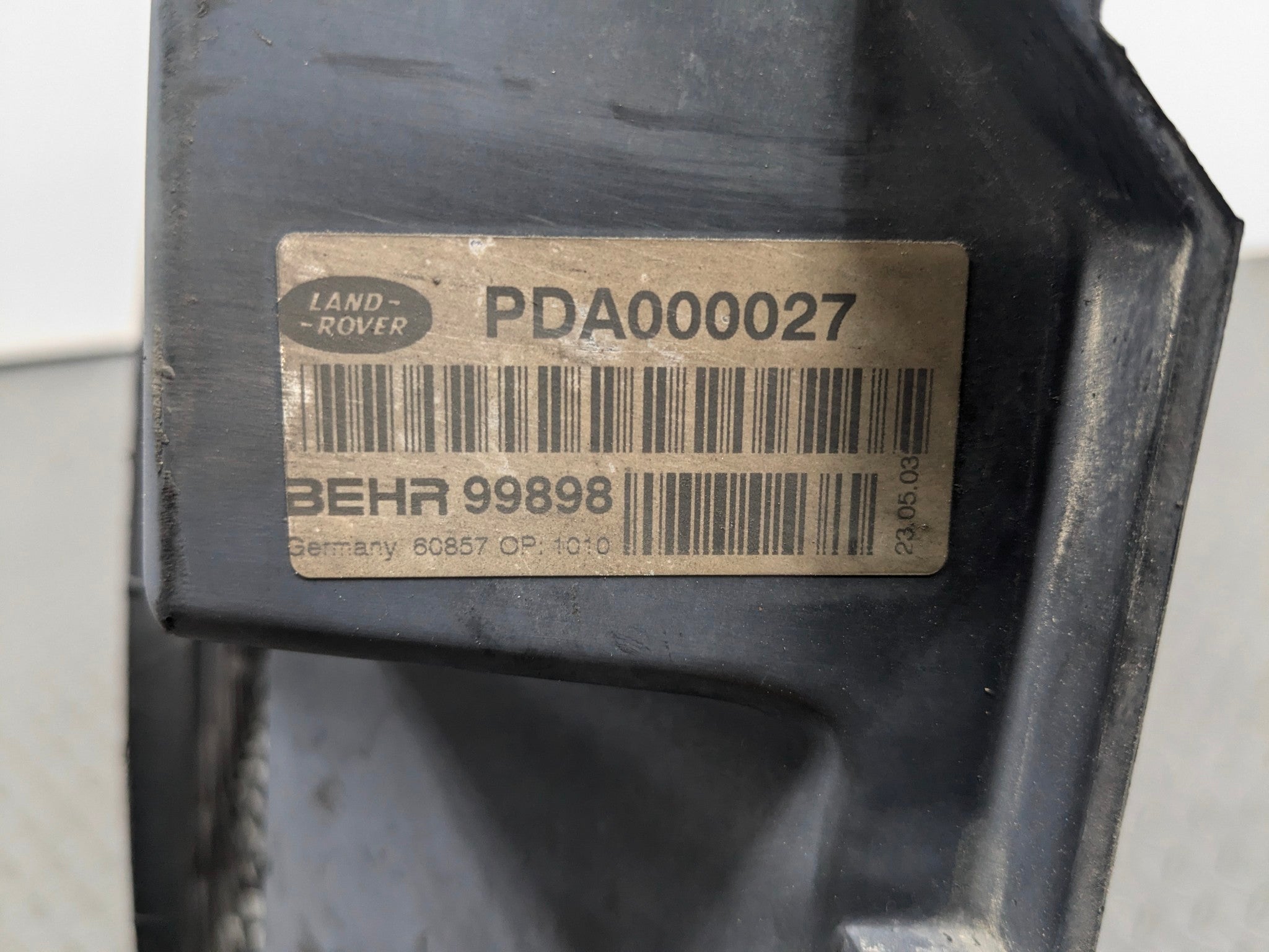 03 - 05 LAND ROVER RANGE ROVER OEM ELECTRIC COOLING MOTOR FAN BLADE WITH SHROUD