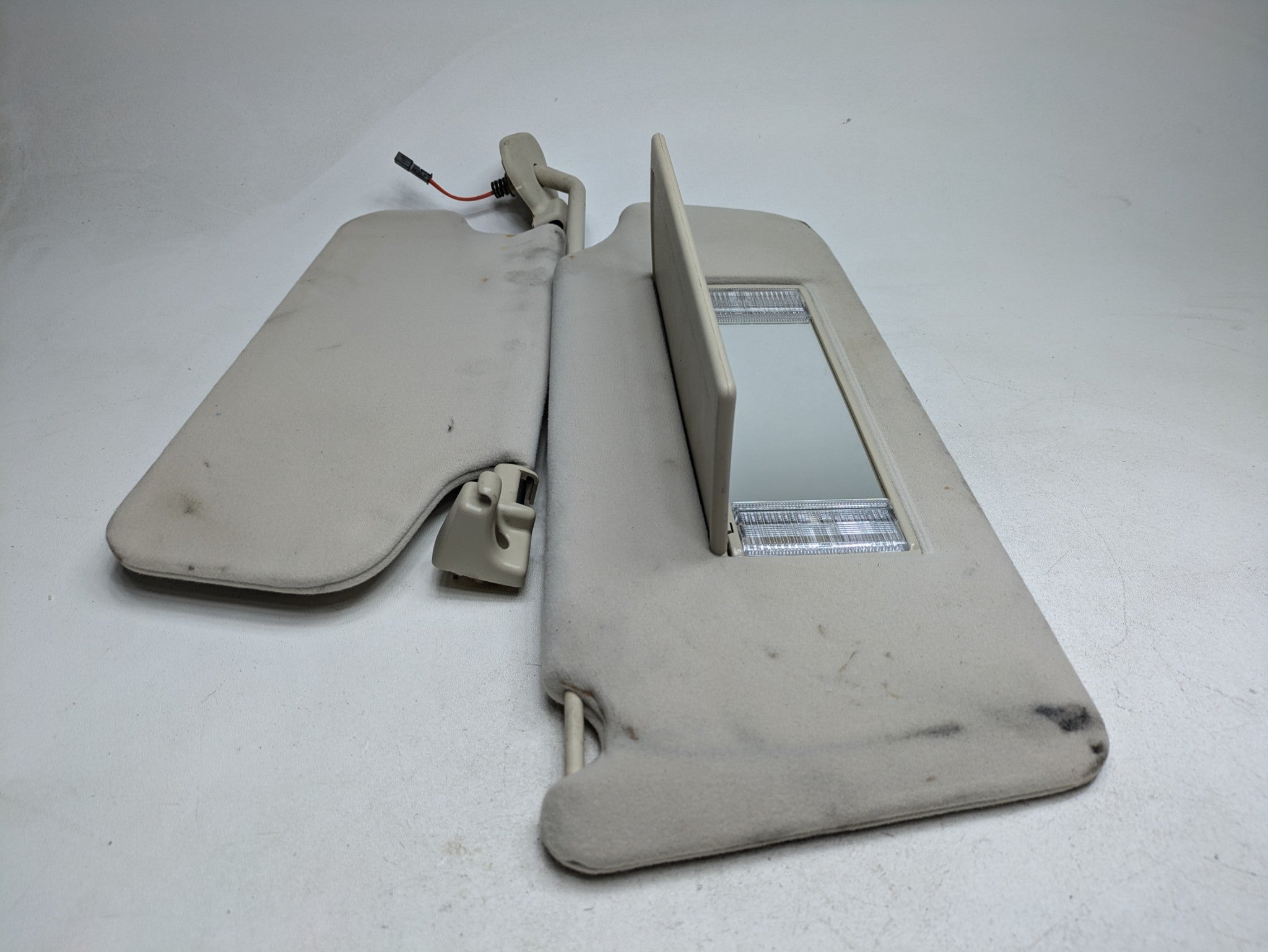 03 - 05 LAND ROVER RANGE ROVER OEM SUN VISOR WITH GLASS FRONT RIGHT PASSENGER