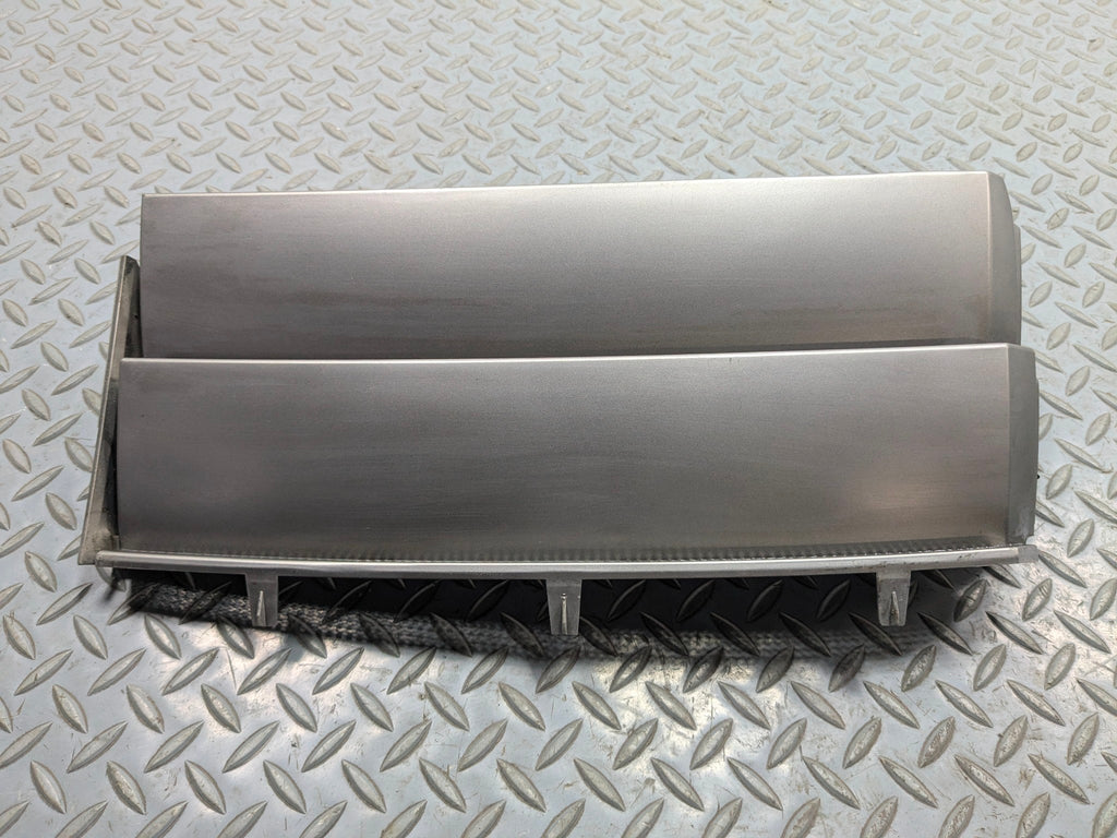 2003 - 2005 LAND ROVER RANGE ROVER OEM FENDER GRILLE VENT TRIM FRONT RIGHT SIDE