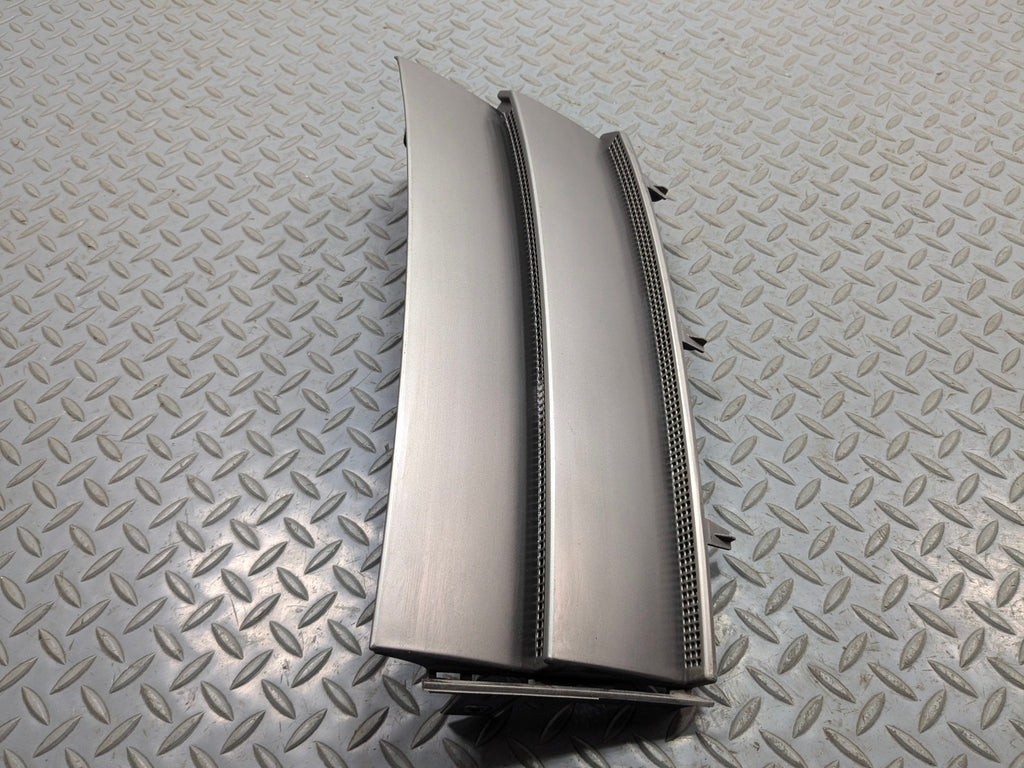2003 - 2005 LAND ROVER RANGE ROVER OEM FENDER GRILLE VENT TRIM FRONT RIGHT SIDE
