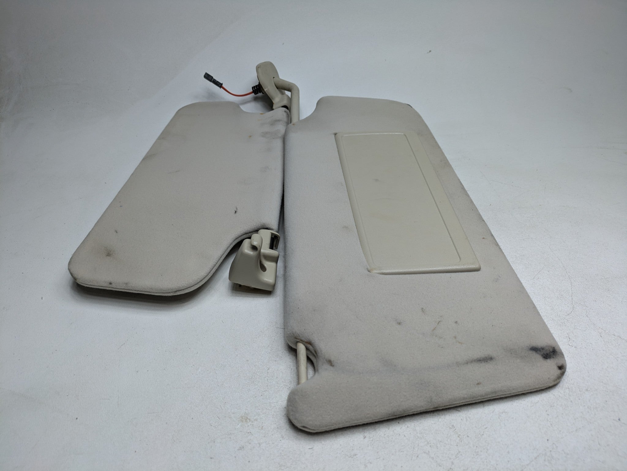 03 - 05 LAND ROVER RANGE ROVER OEM SUN VISOR WITH GLASS FRONT RIGHT PASSENGER