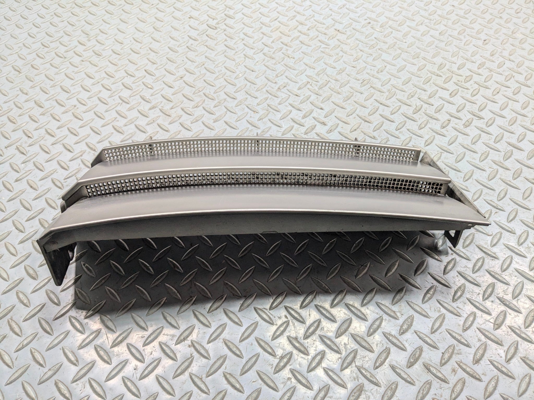 2003 - 2005 LAND ROVER RANGE ROVER OEM FENDER GRILLE VENT TRIM FRONT RIGHT SIDE