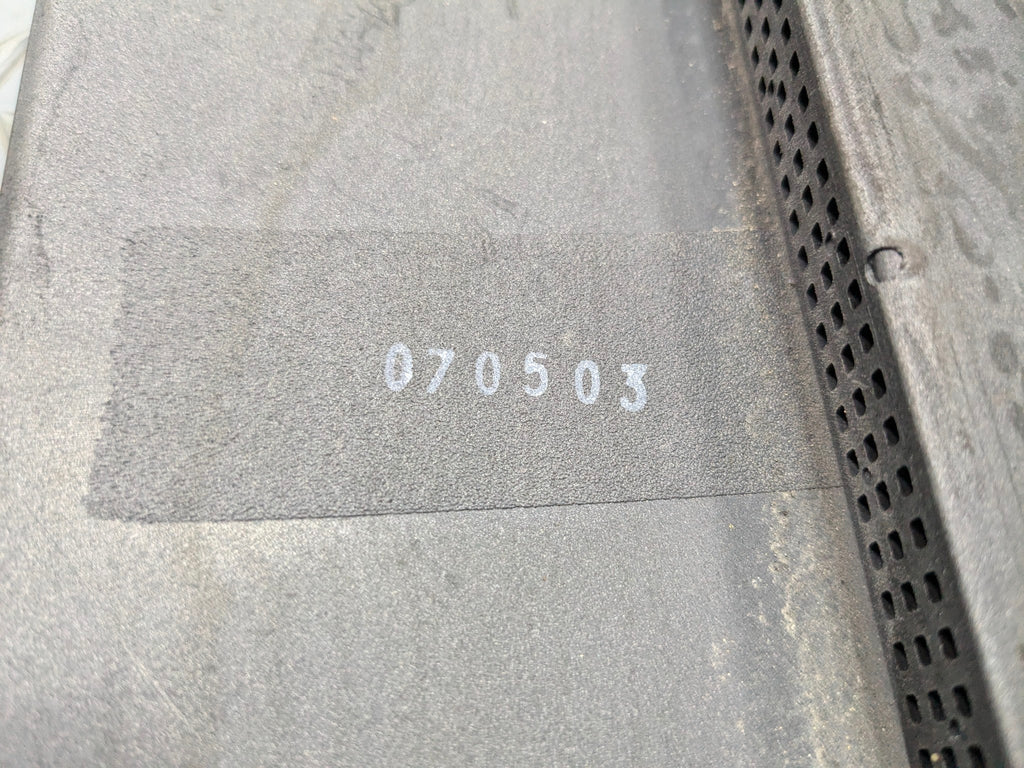 2003 - 2005 LAND ROVER RANGE ROVER OEM FENDER GRILLE VENT TRIM FRONT RIGHT SIDE