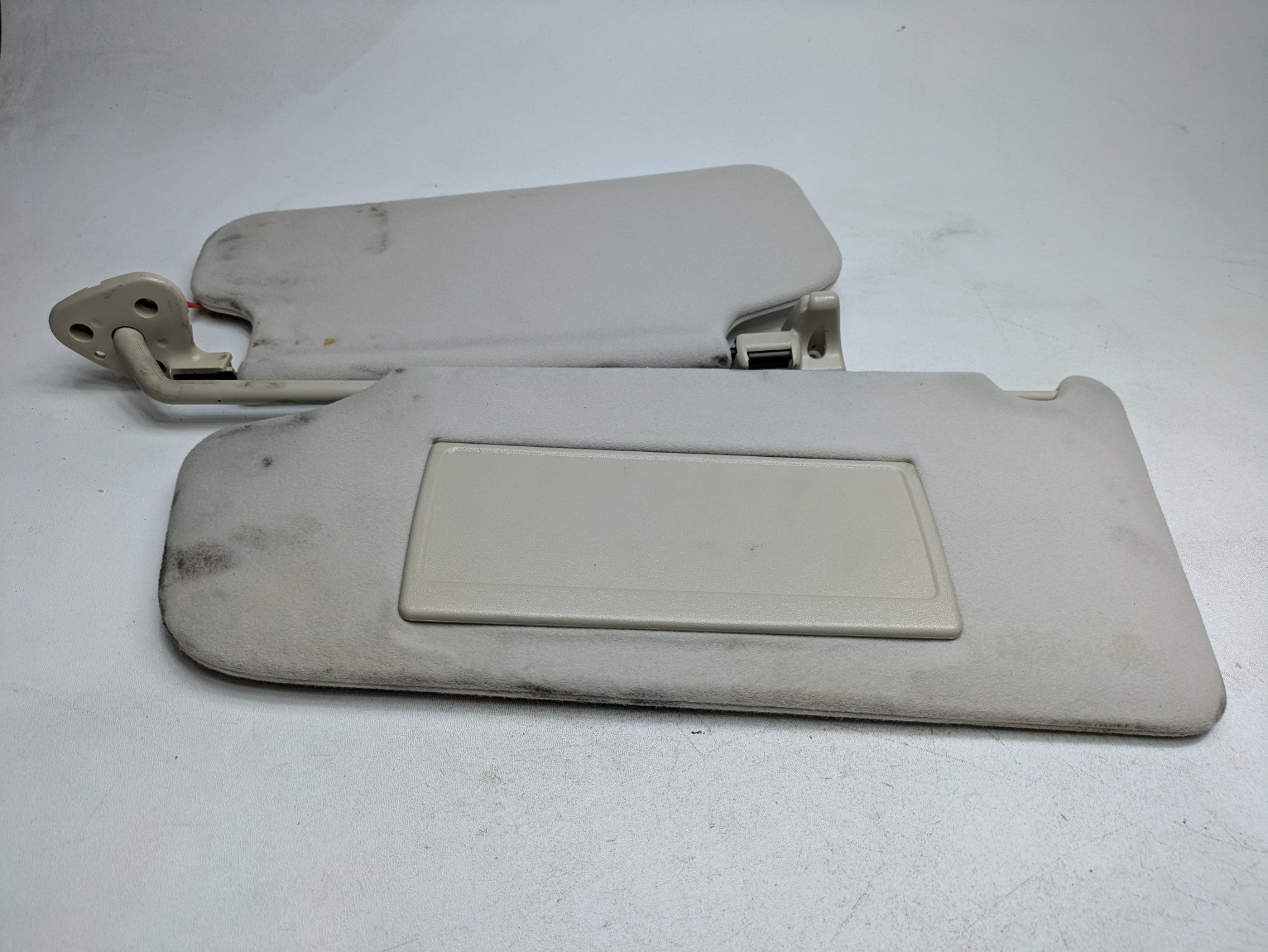 03 - 05 LAND ROVER RANGE ROVER OEM SUN VISOR WITH LIGHT FRONT LEFT DRIVER SIDE