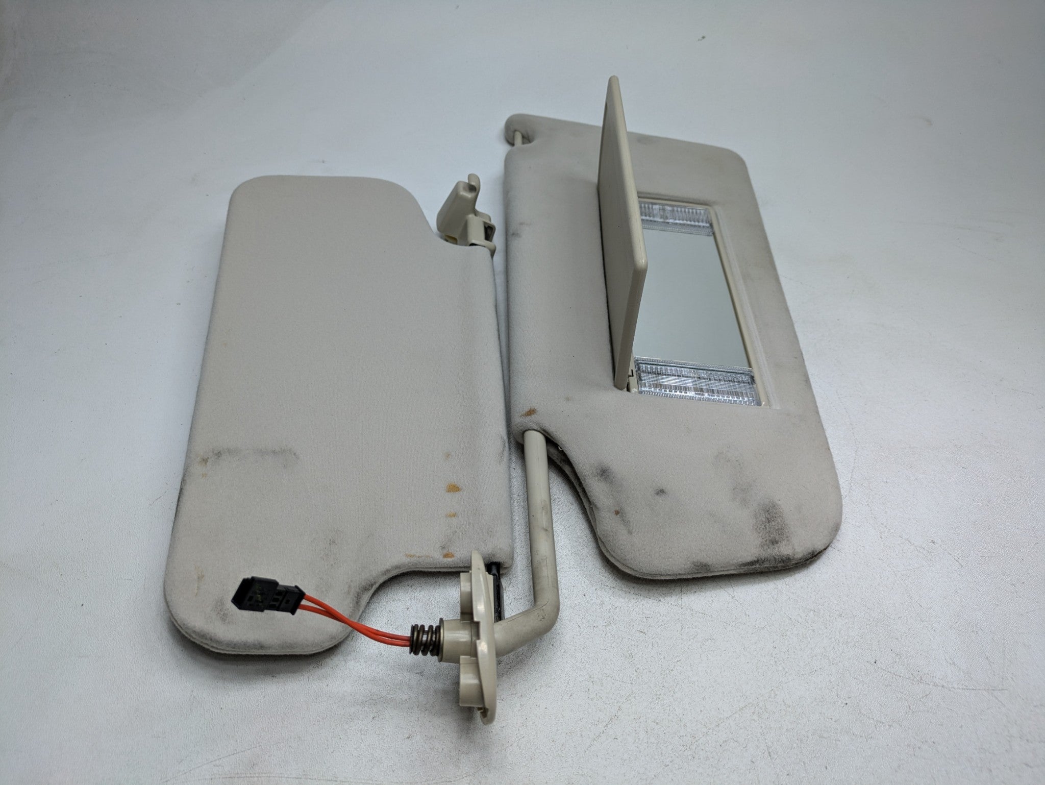 03 - 05 LAND ROVER RANGE ROVER OEM SUN VISOR WITH LIGHT FRONT LEFT DRIVER SIDE