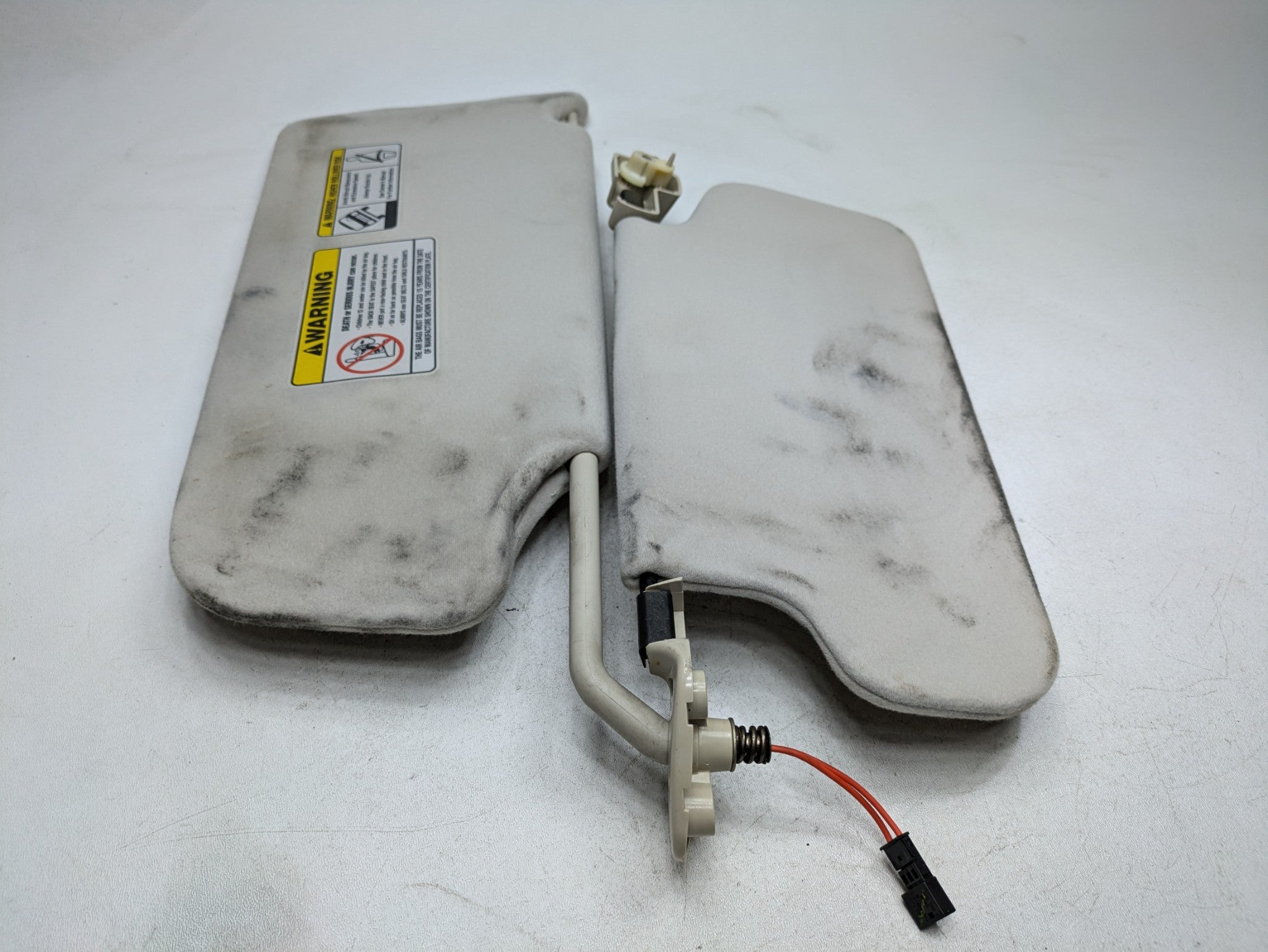 03 - 05 LAND ROVER RANGE ROVER OEM SUN VISOR WITH LIGHT FRONT LEFT DRIVER SIDE
