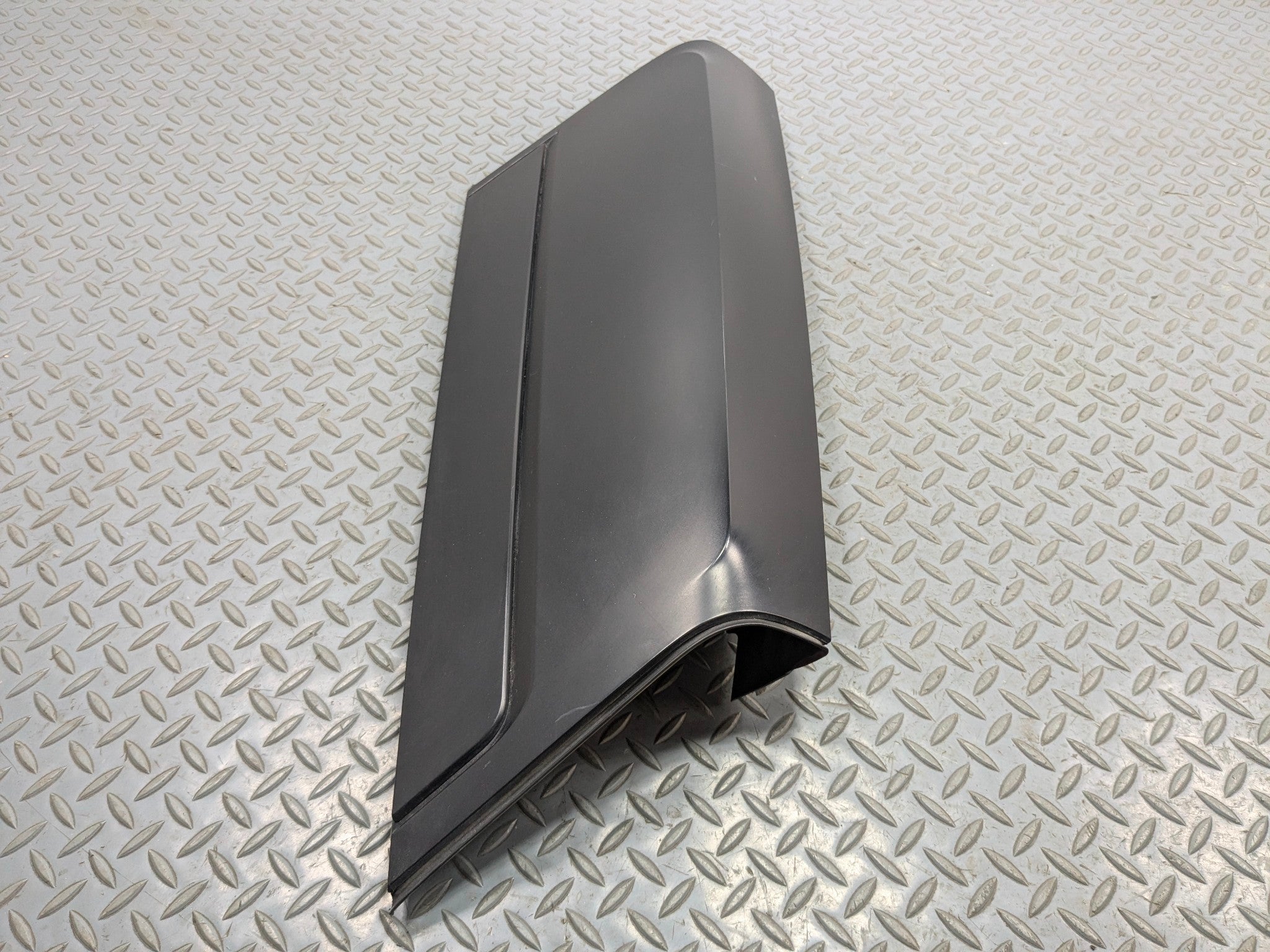 2003 - 2005 LAND ROVER RANGE ROVER OEM TAIL GATE D PILLAR TRIM COVER RIGHT SIDE