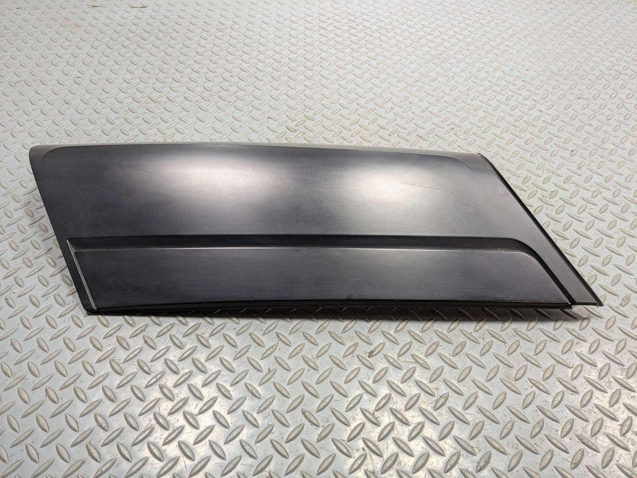 2003 - 2005 LAND ROVER RANGE ROVER OEM TAIL GATE D PILLAR TRIM COVER RIGHT SIDE