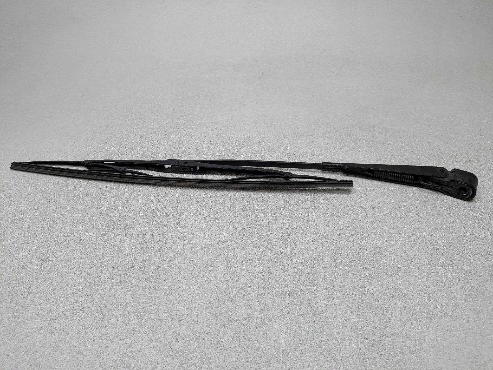 03 - 05 LAND ROVER RANGE ROVER OEM WINDSHIELD WIPER ARM REAR BACK WINDOW GLASS