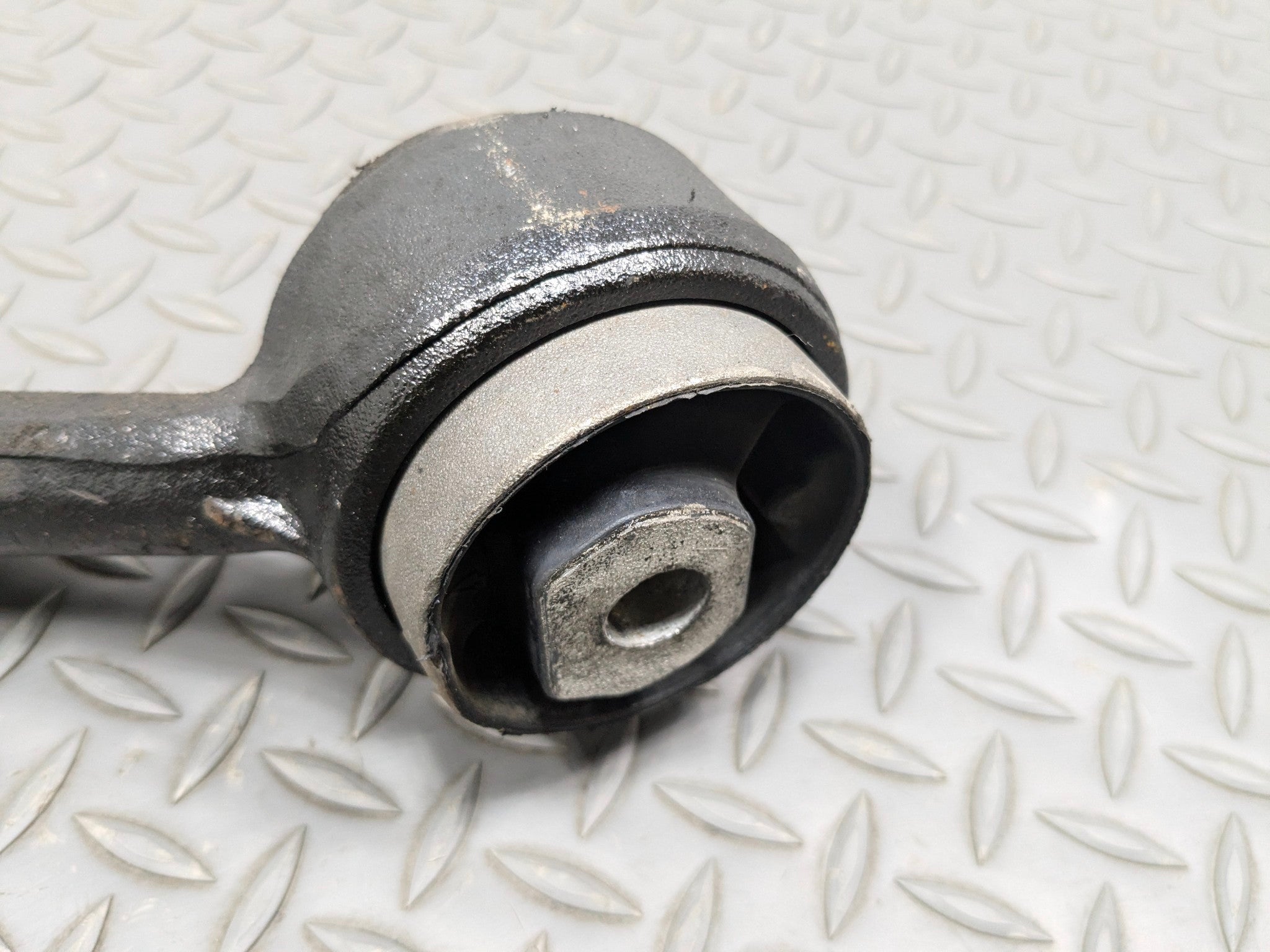 2003 - 2005 LAND ROVER RANGE ROVER OEM CONTROL ARM LEFT FRONT LOWER FORWARD