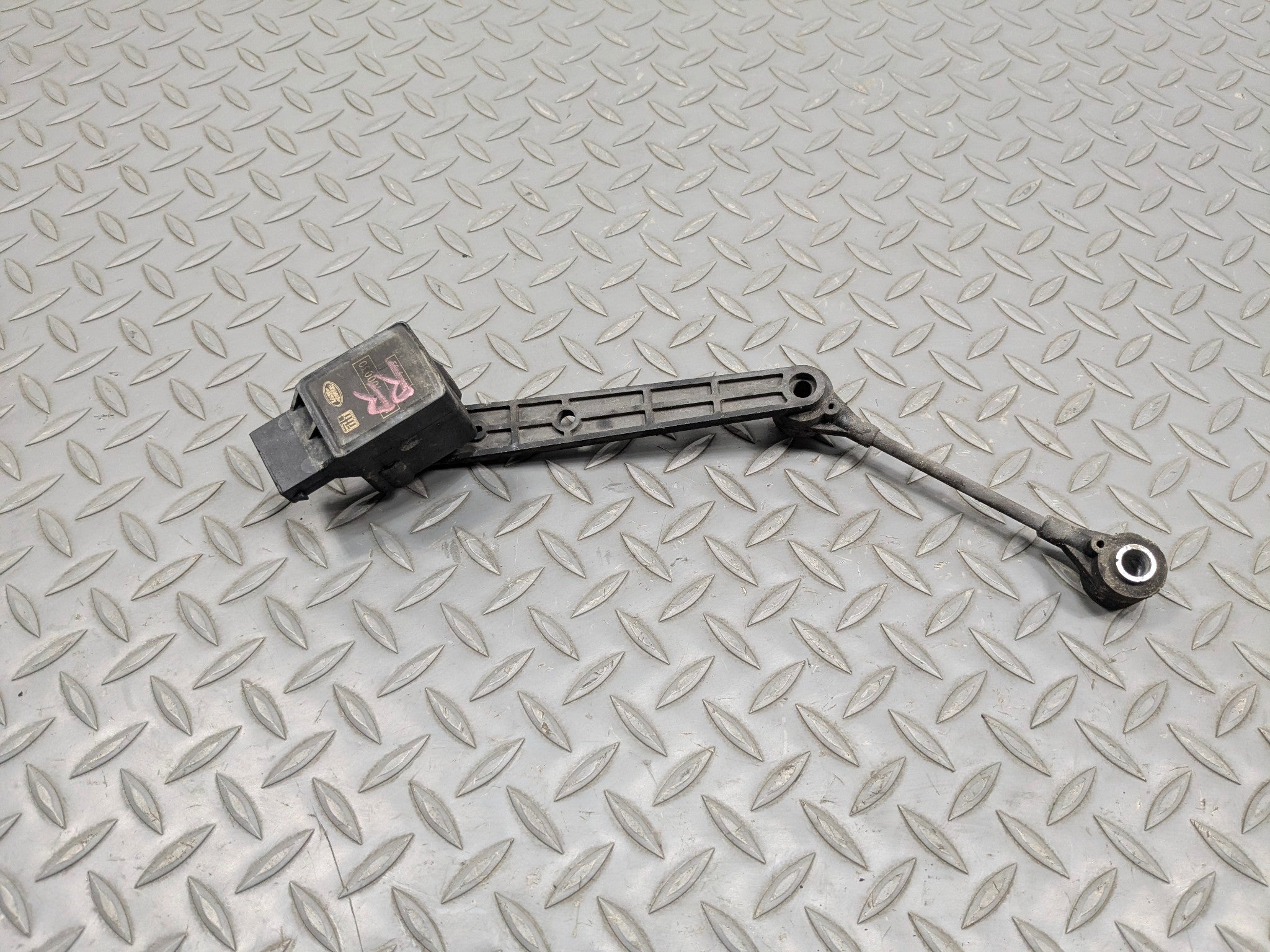 03-05 LAND ROVER RANGE ROVER OEM SUSPENSION HEIGHT LEVEL SENSOR REAR RIGHT SIDE