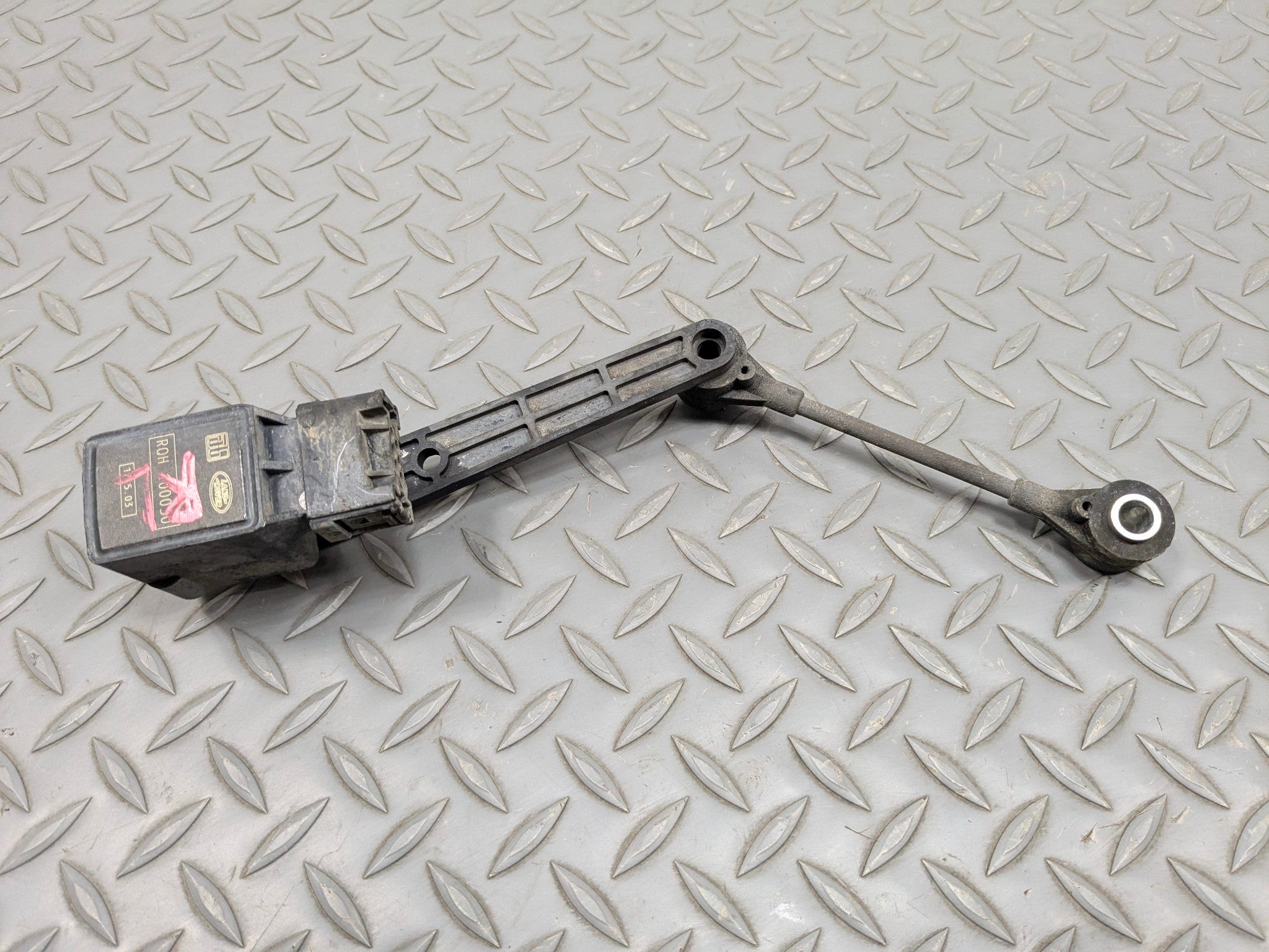 03 - 05 LAND ROVER RANGE ROVER OEM SUSPENSION HEIGHT LEVEL SENSOR REAR LEFT SIDE