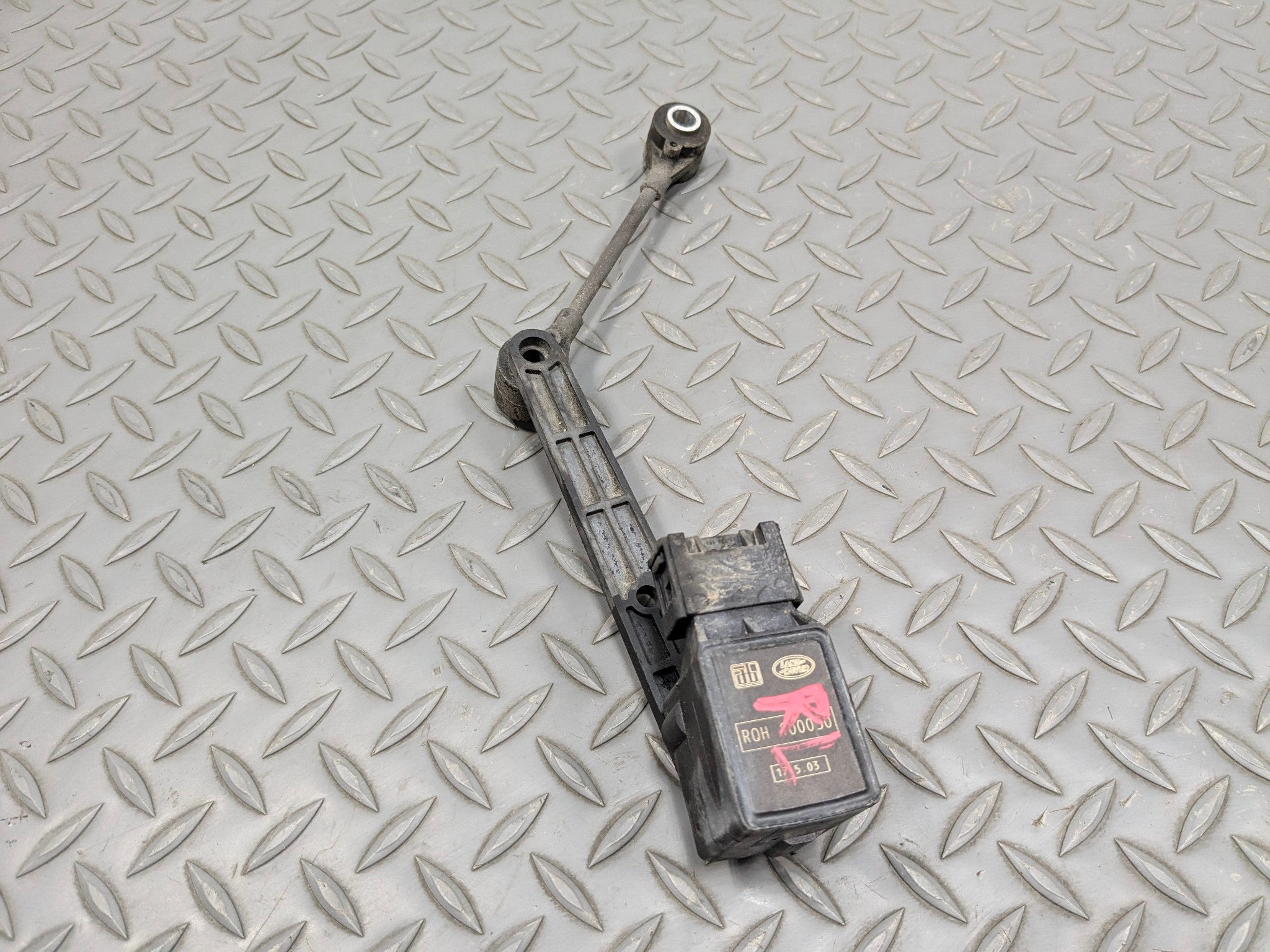 03 - 05 LAND ROVER RANGE ROVER OEM SUSPENSION HEIGHT LEVEL SENSOR REAR LEFT SIDE