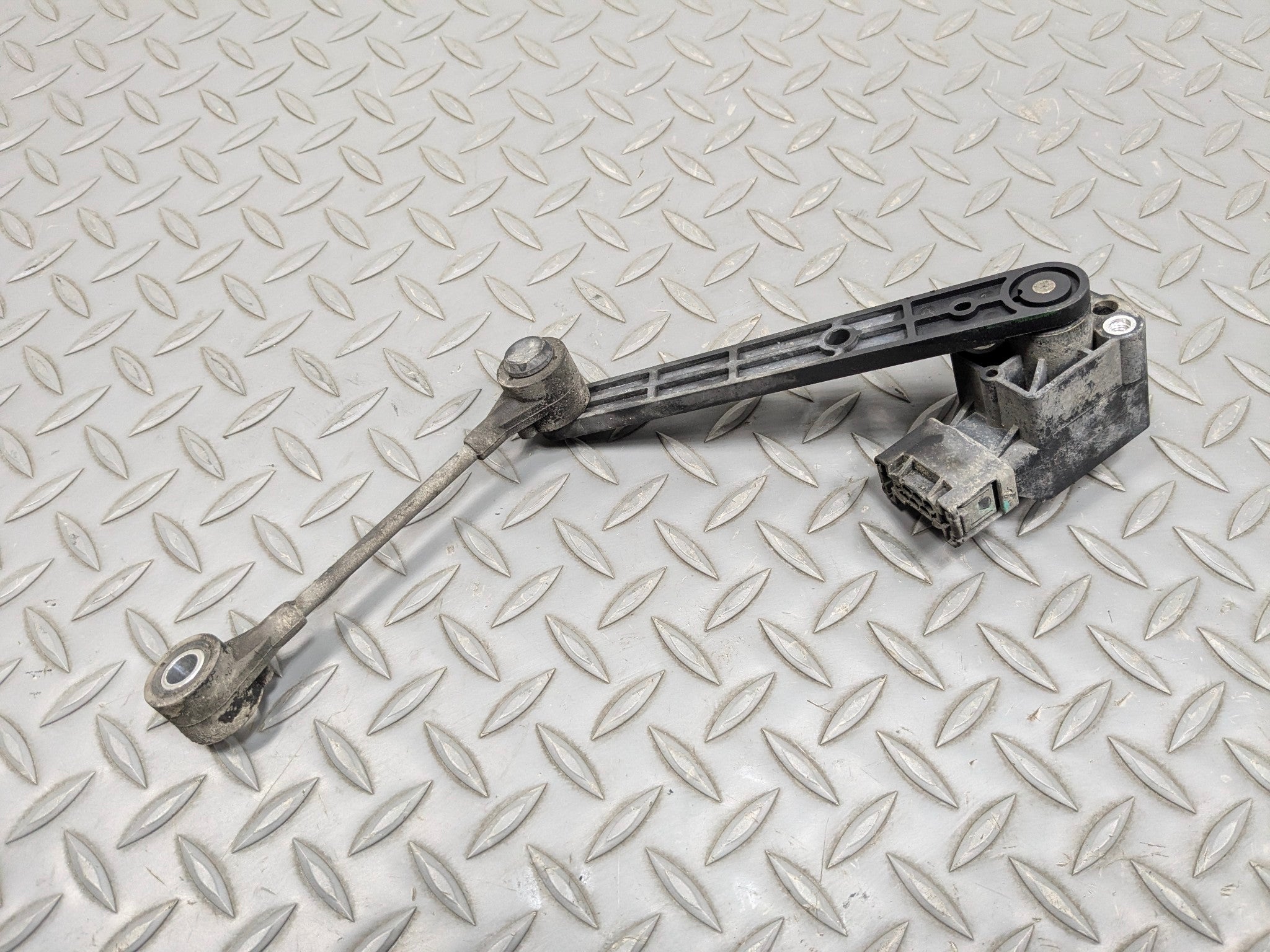 03 - 05 LAND ROVER RANGE ROVER OEM SUSPENSION HEIGHT LEVEL SENSOR REAR LEFT SIDE