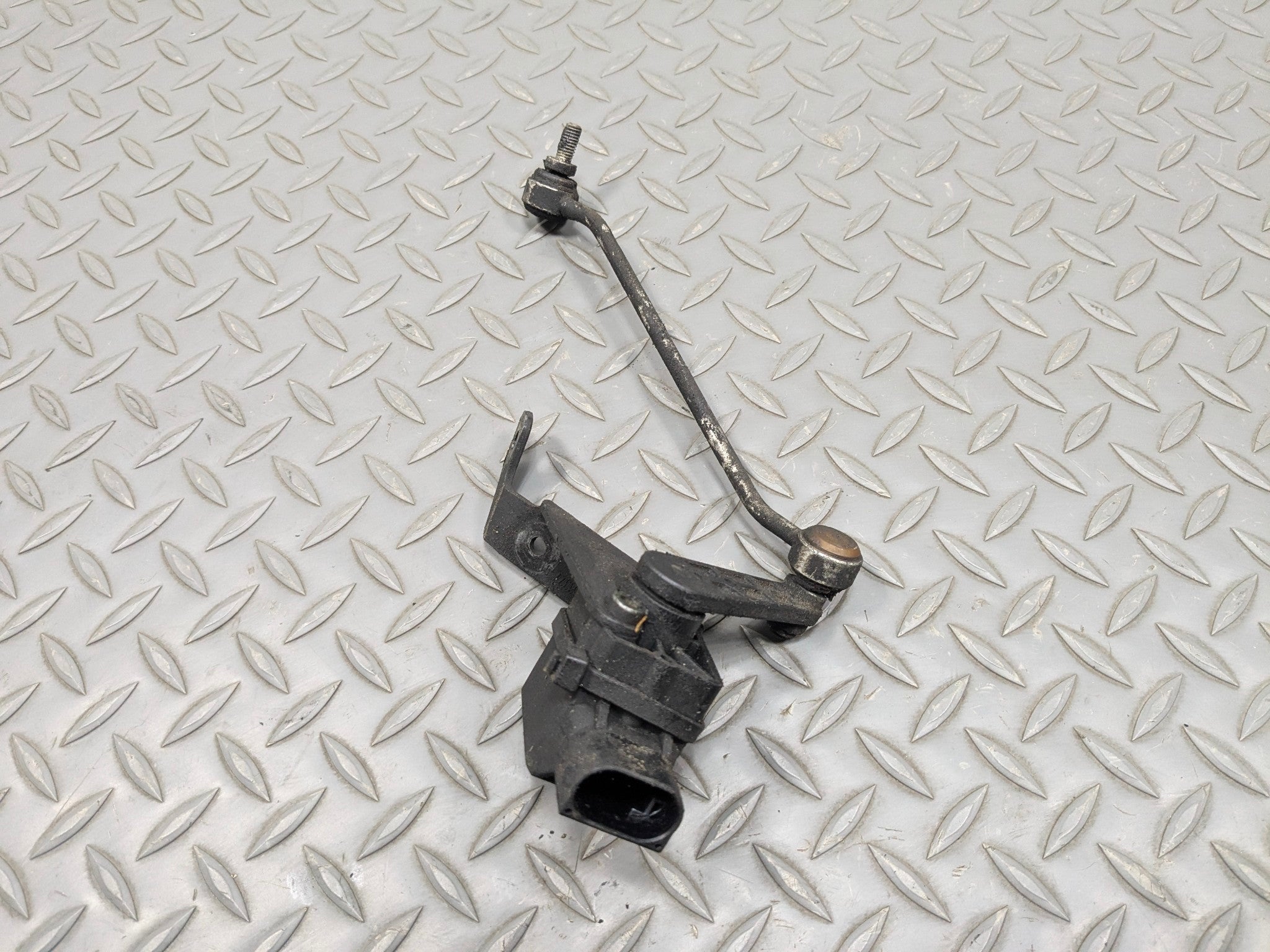 2003 - 2005 LAND ROVER RANGE ROVER OEM FRONT SUSPENSION HEIGHT LEVEL SENSOR