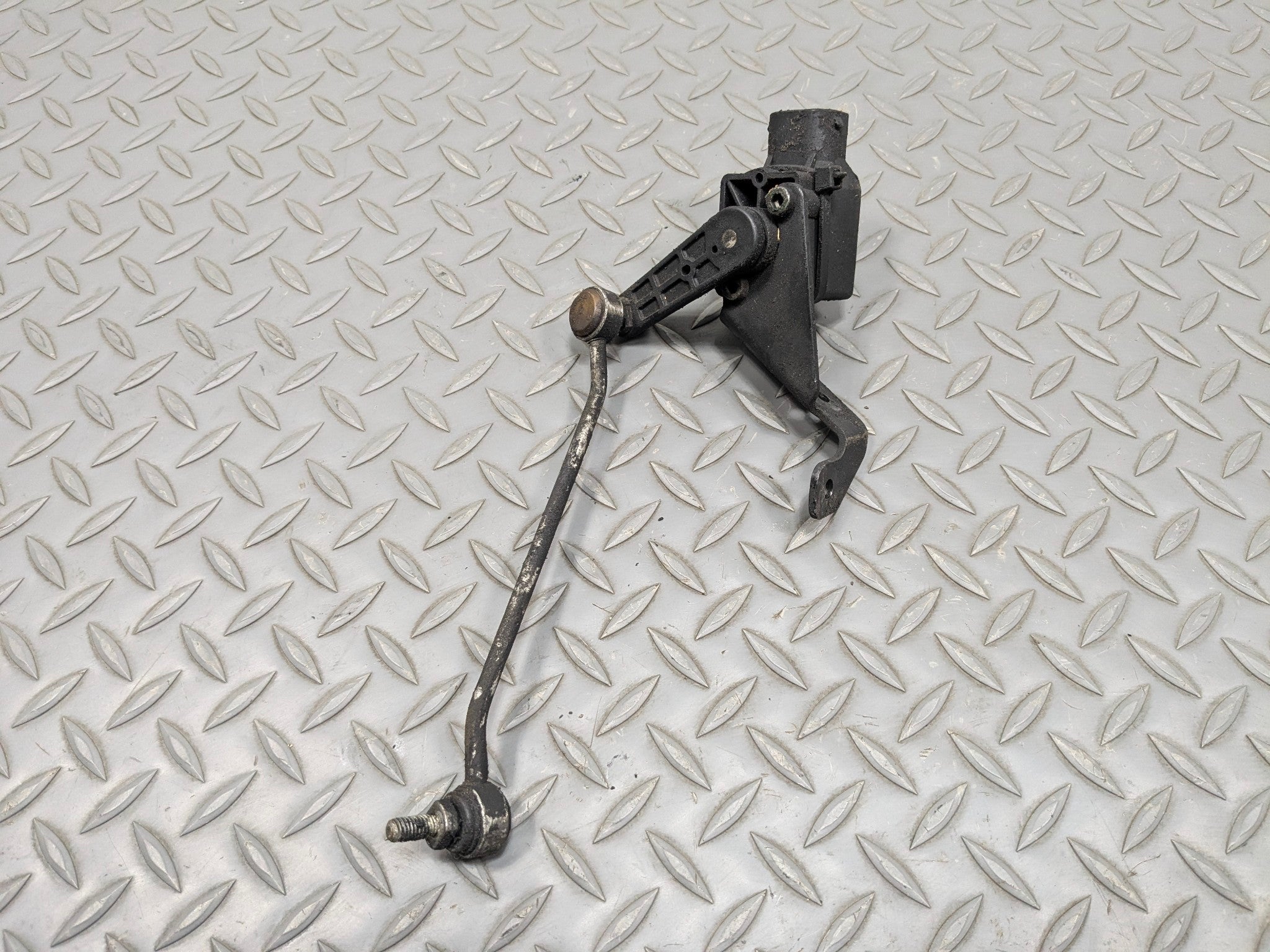 2003 - 2005 LAND ROVER RANGE ROVER OEM FRONT SUSPENSION HEIGHT LEVEL SENSOR